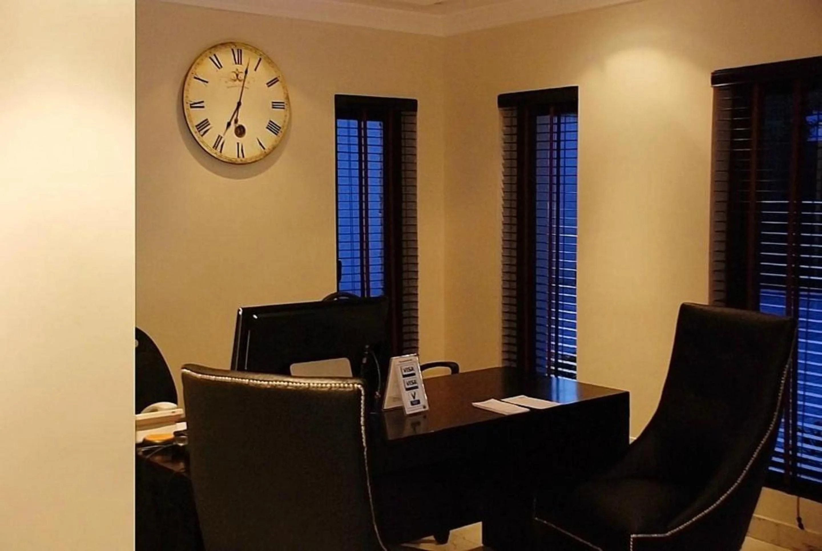 Living room in S & S Hotel & Suites