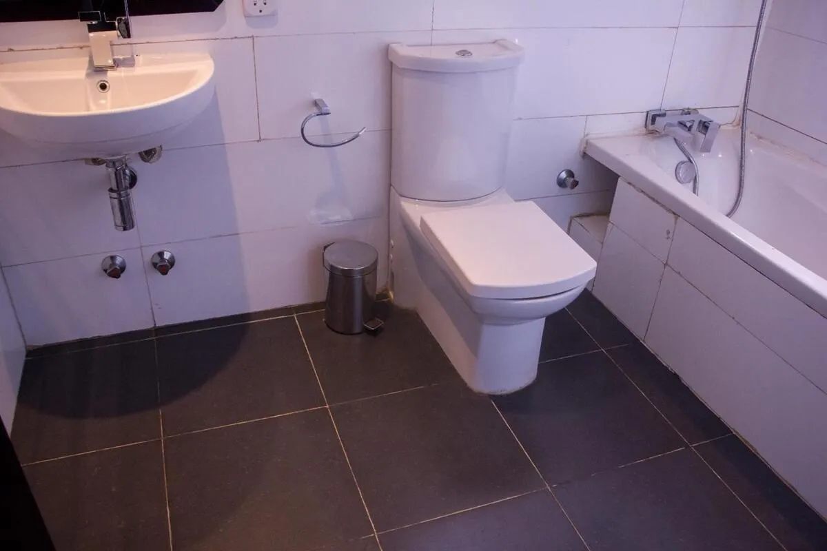 Shower in S & S Hotel & Suites