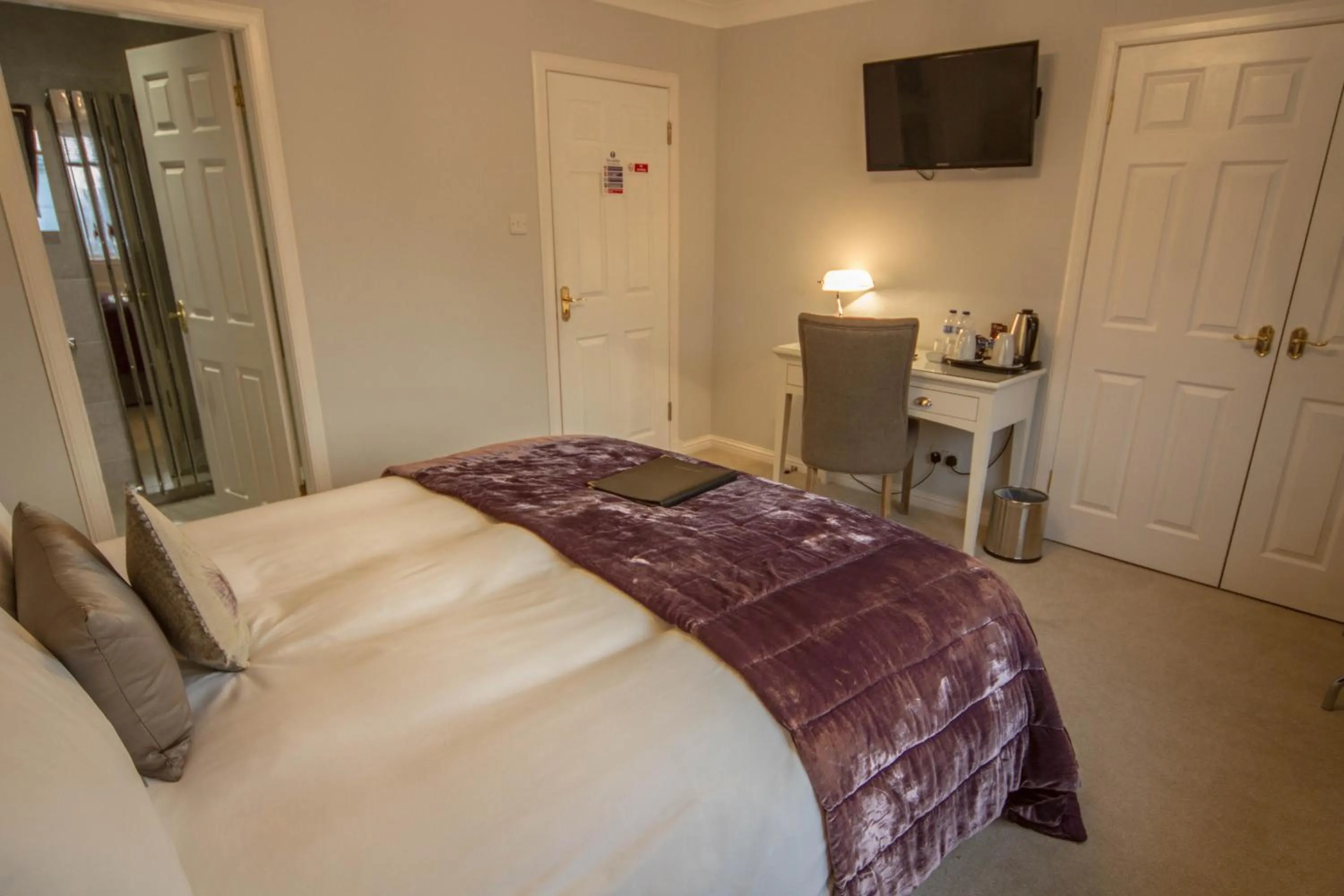 Bedroom, Bed in Springfield Lodge Bed and Breakfast