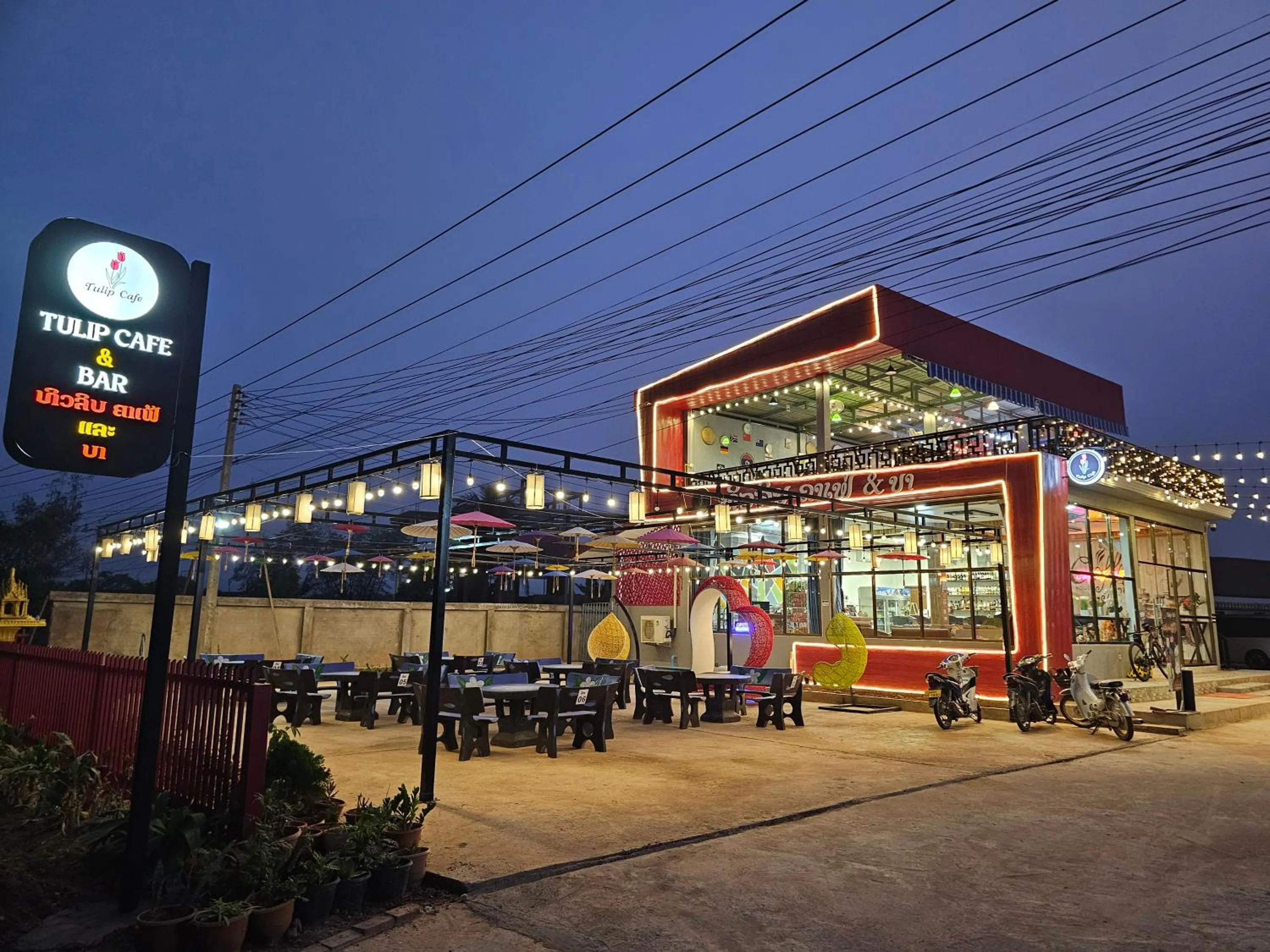 Restaurant/places to eat in Tulip Hotel