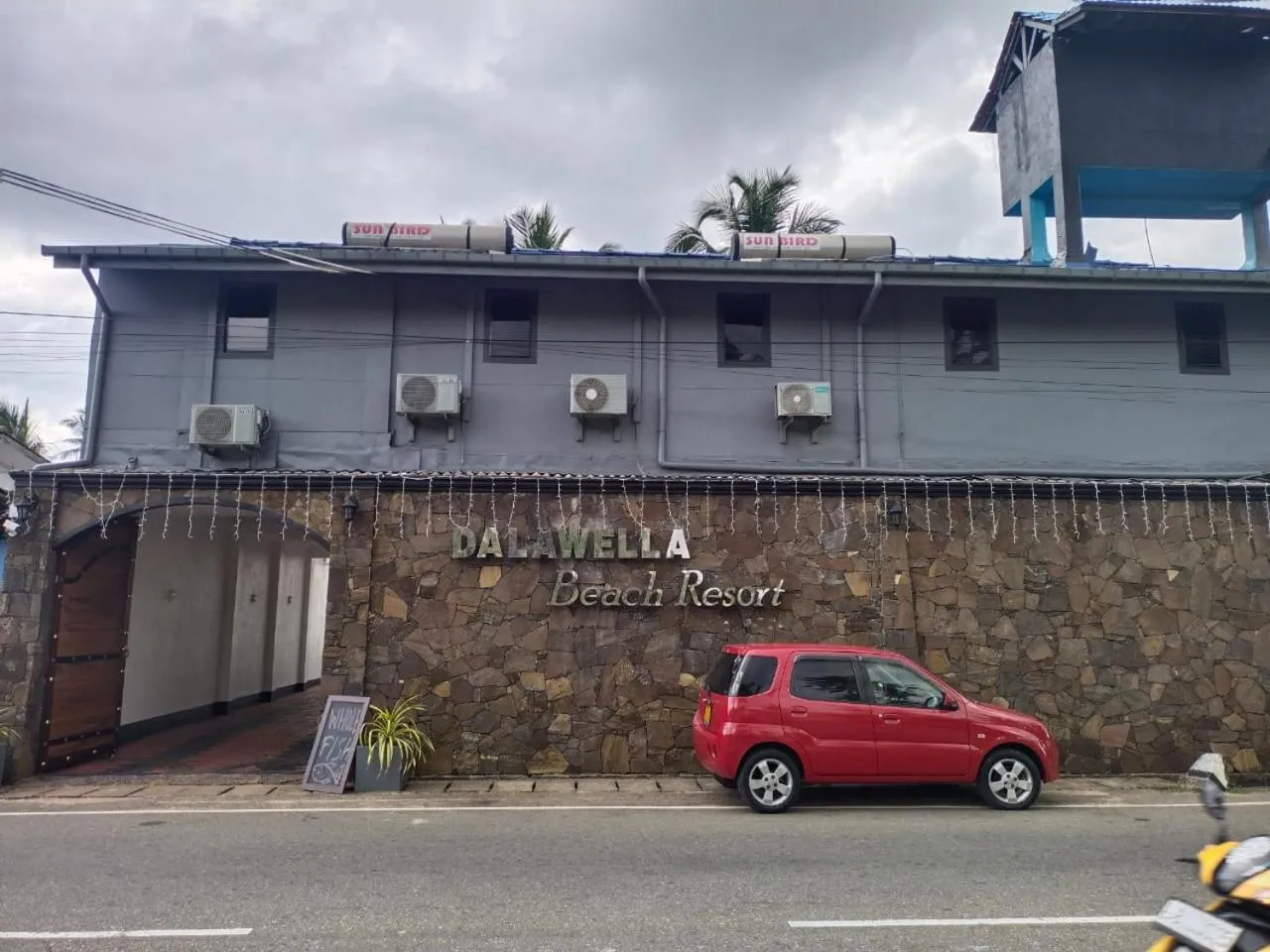 Property building in DALAWELLA BEACH RESORT