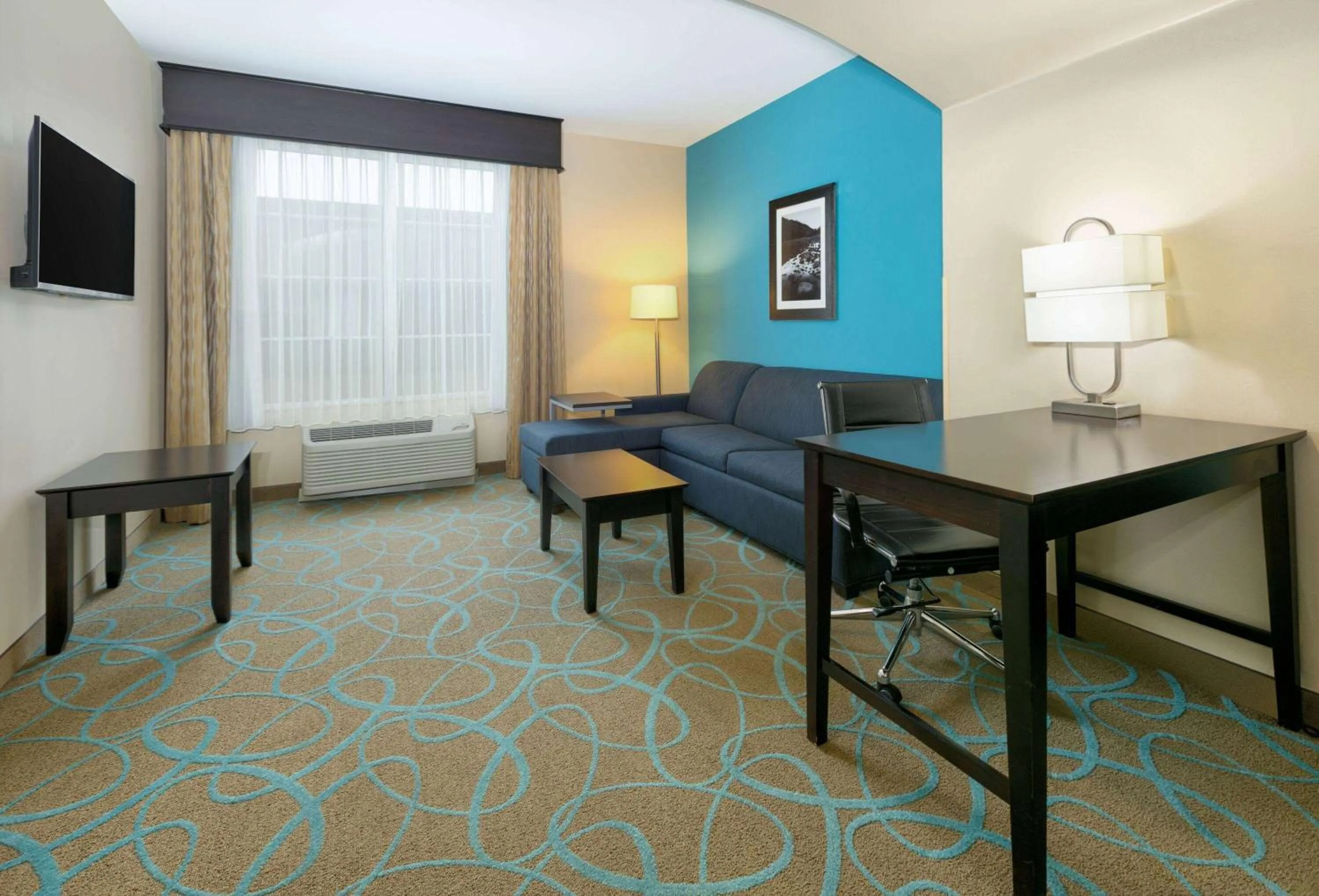 Photo of the whole room in La Quinta by Wyndham Clinton Historic Route 66