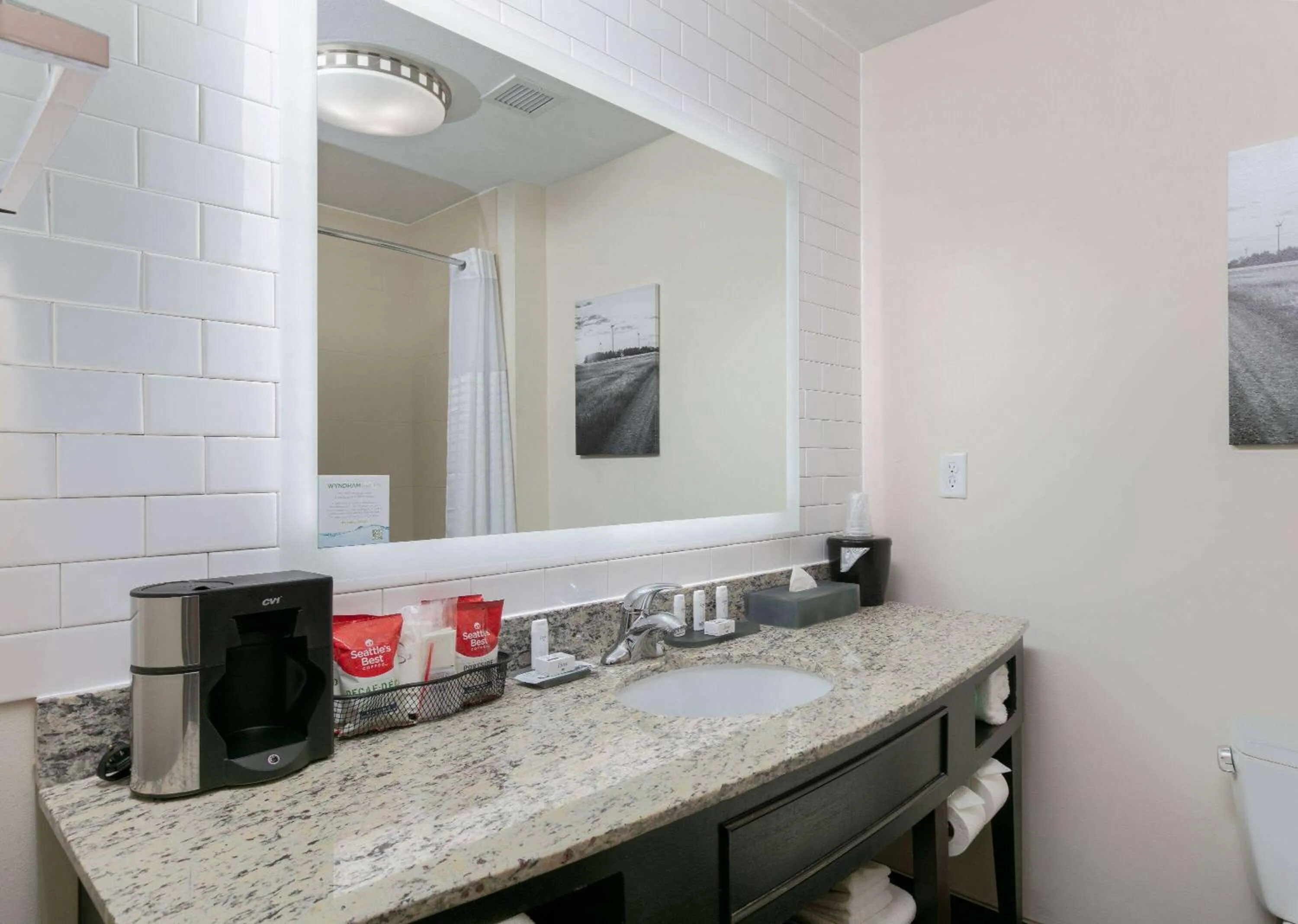 TV and multimedia in La Quinta by Wyndham Clinton Historic Route 66