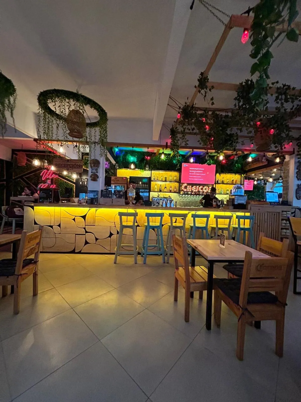 Restaurant/places to eat in Chescos Hotel