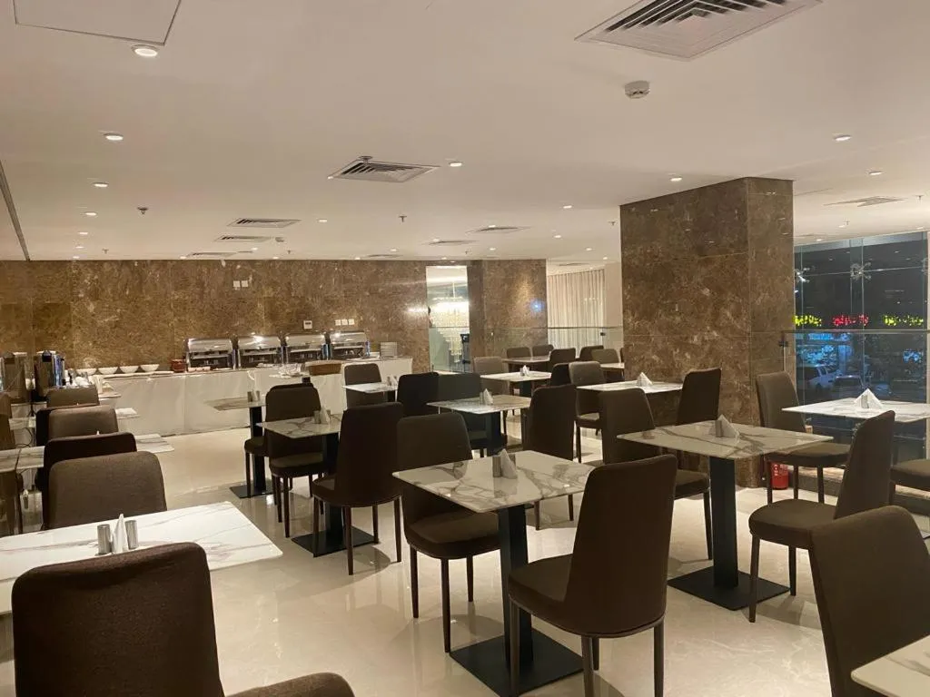 Restaurant/places to eat in Savoye Hotel