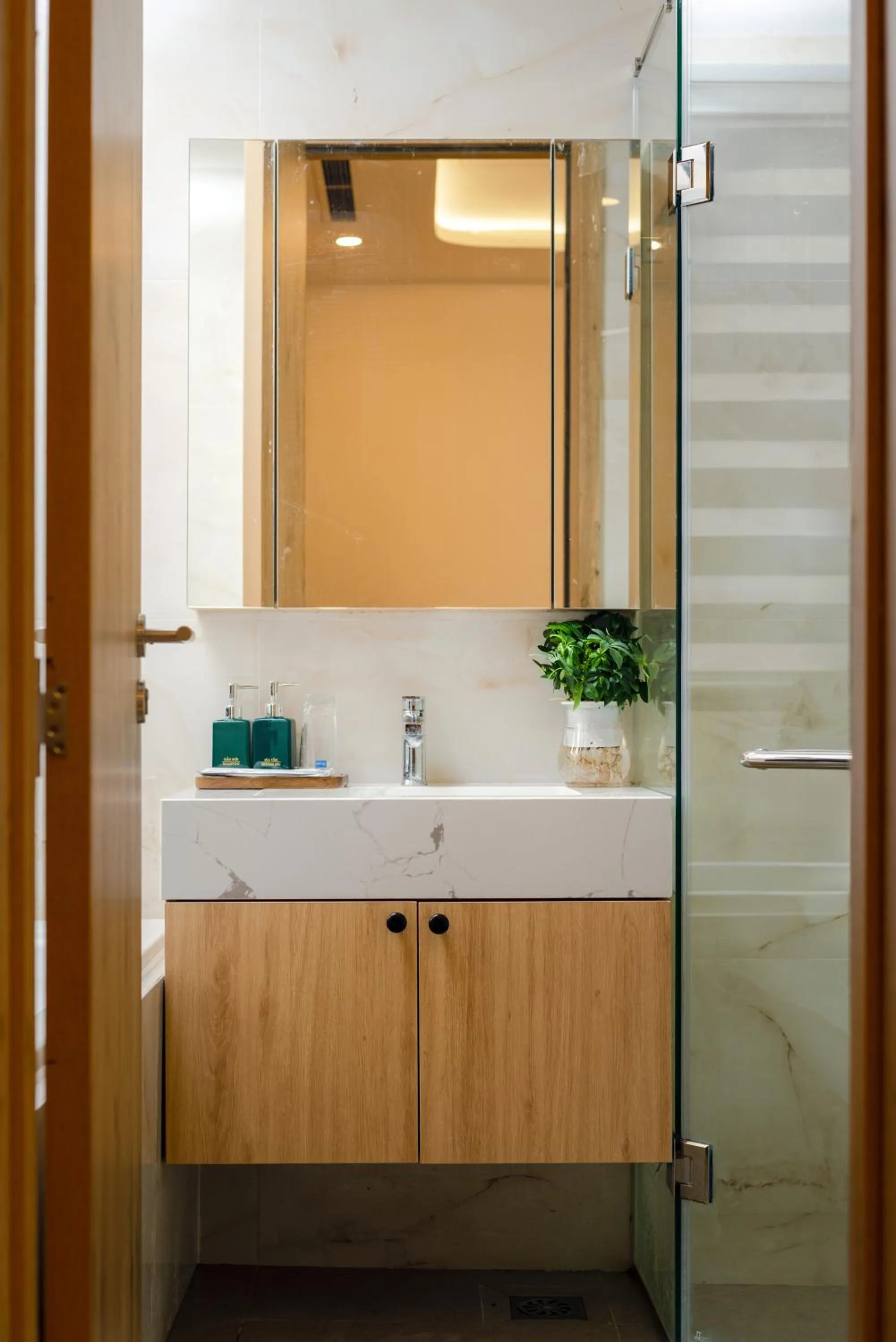 Shower in The Galaxy Home Doi Can Hotel and Apartment