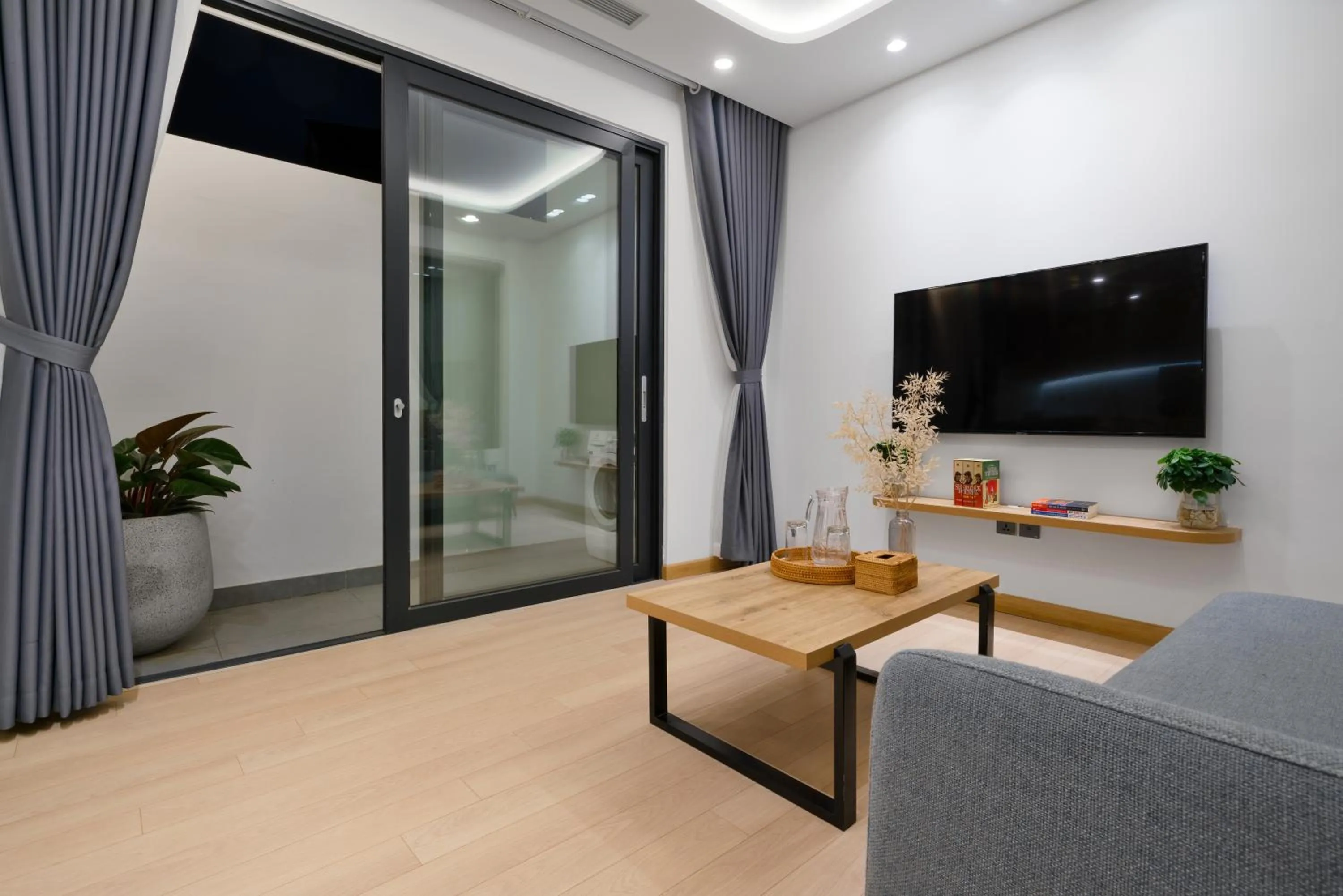 Balcony/Terrace in The Galaxy Home Doi Can Hotel and Apartment