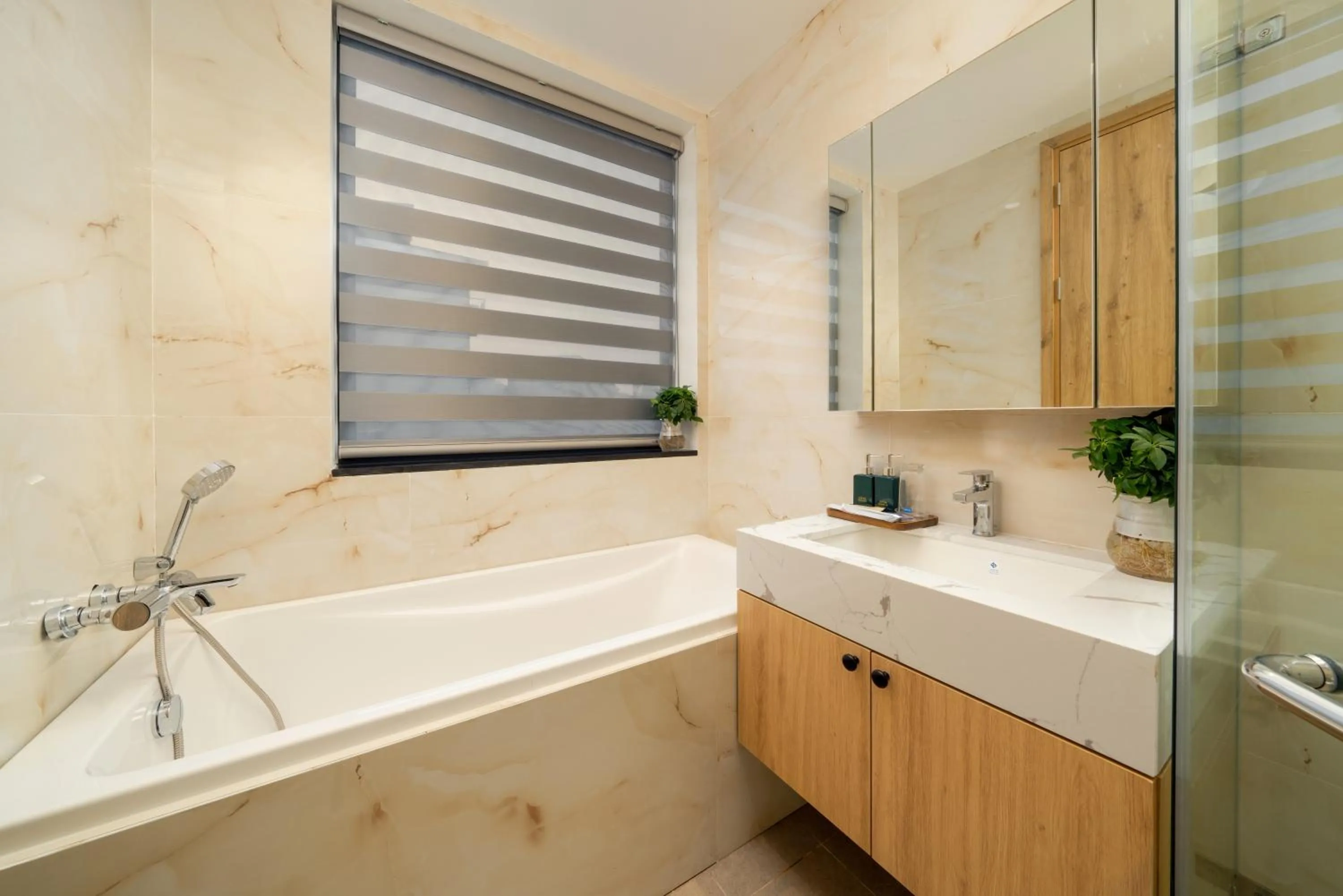 Bath in The Galaxy Home Doi Can Hotel and Apartment