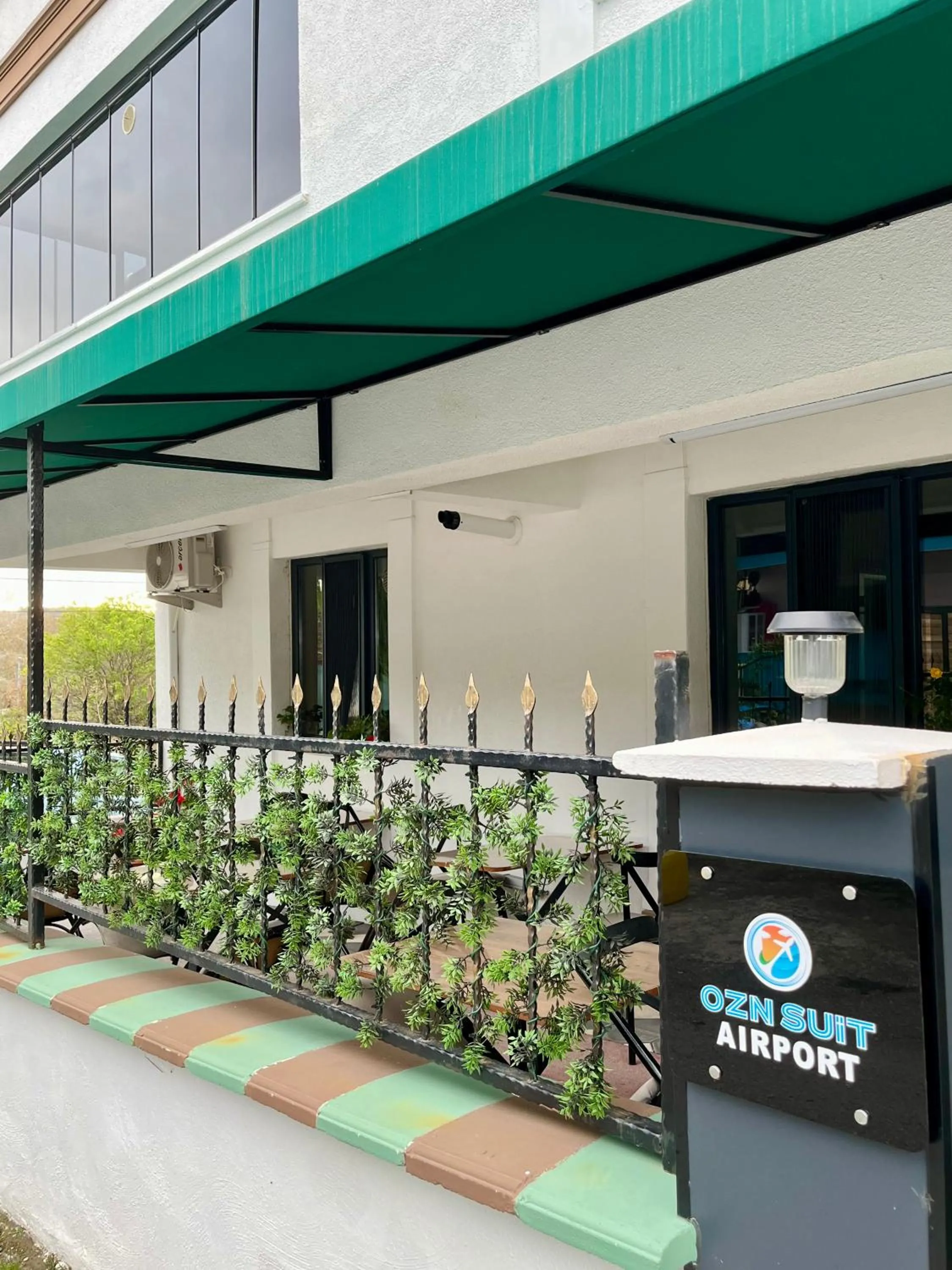 Ozn Suit Airport Hotel