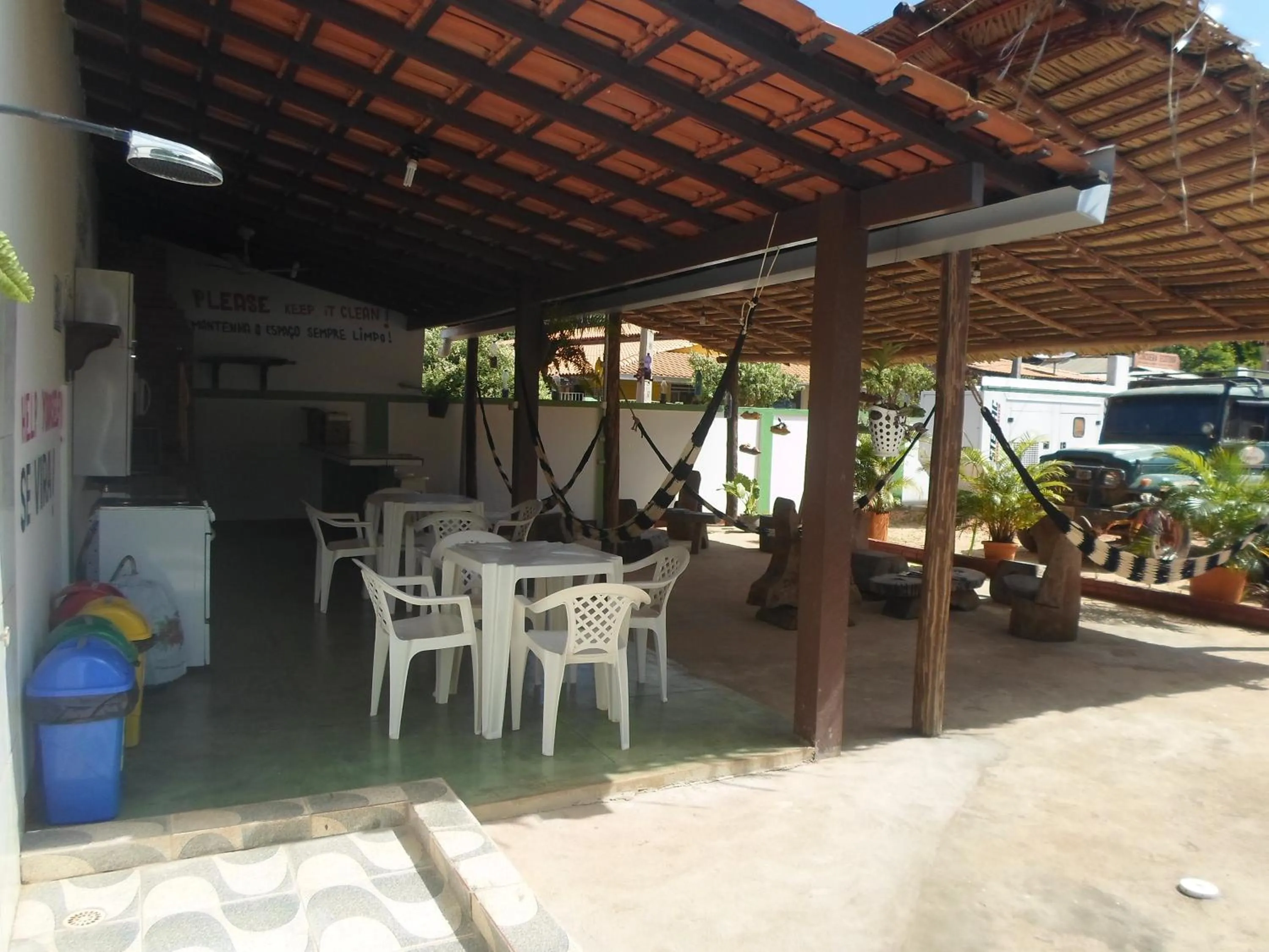 Communal kitchen in Hotel Coração Verde