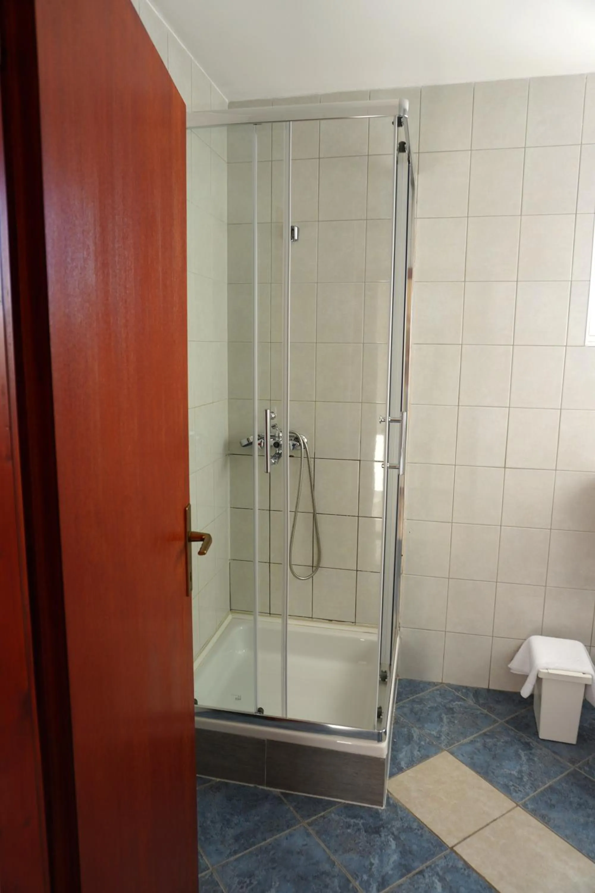 Shower in Guest House Maritimo