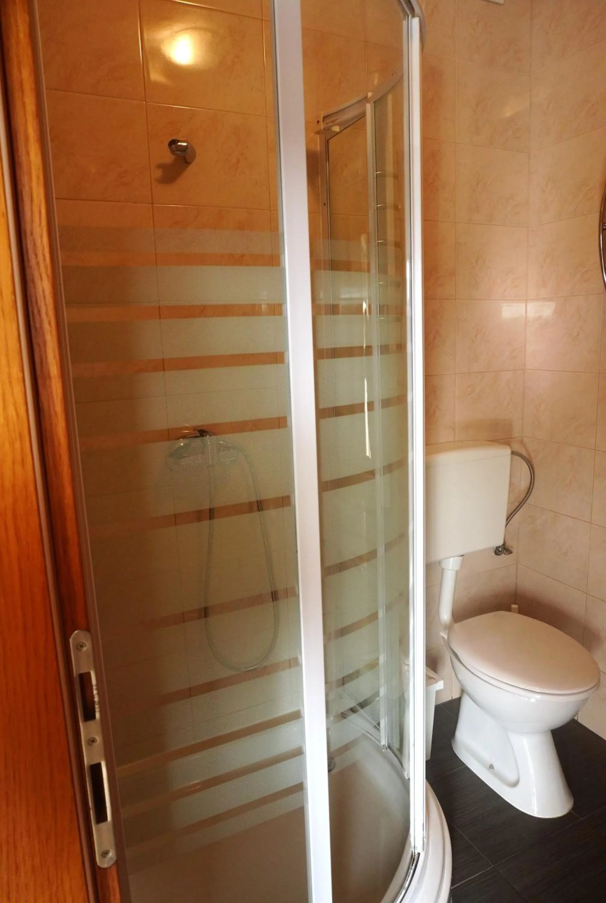 Shower in Guest House Maritimo