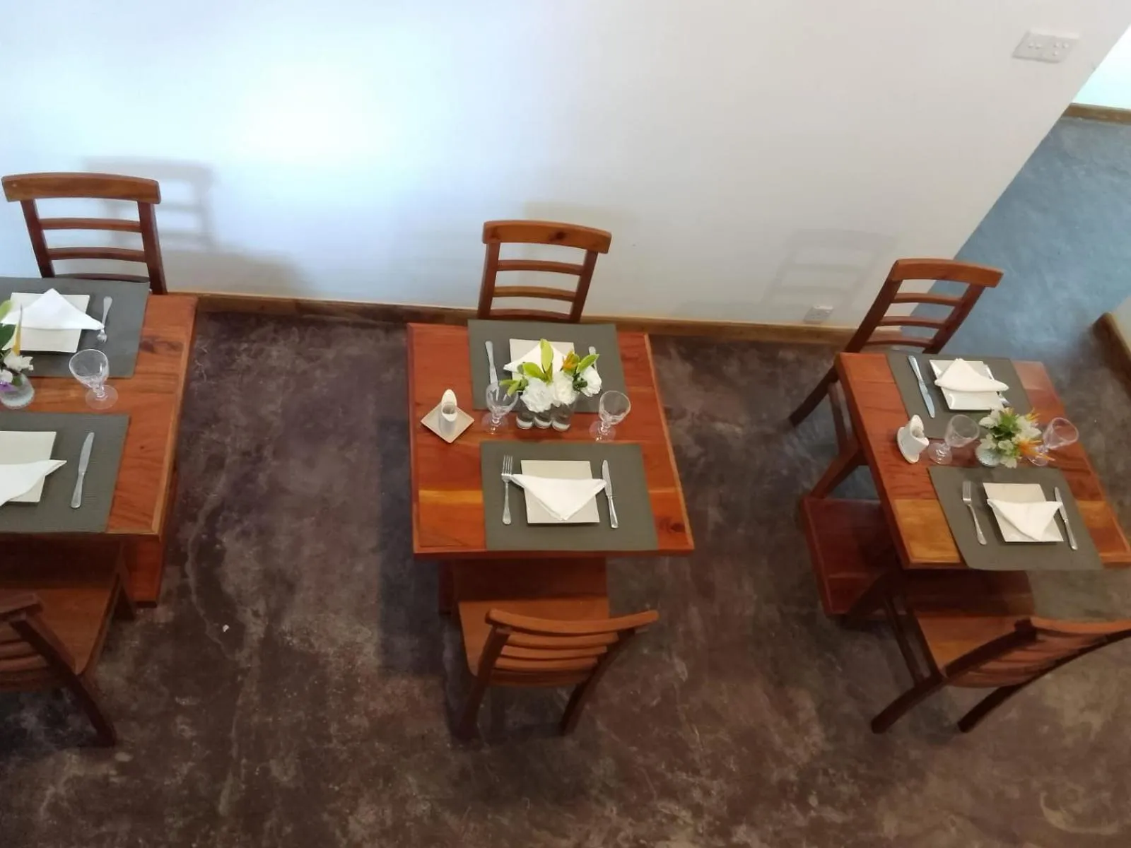 Restaurant/places to eat in Samsara