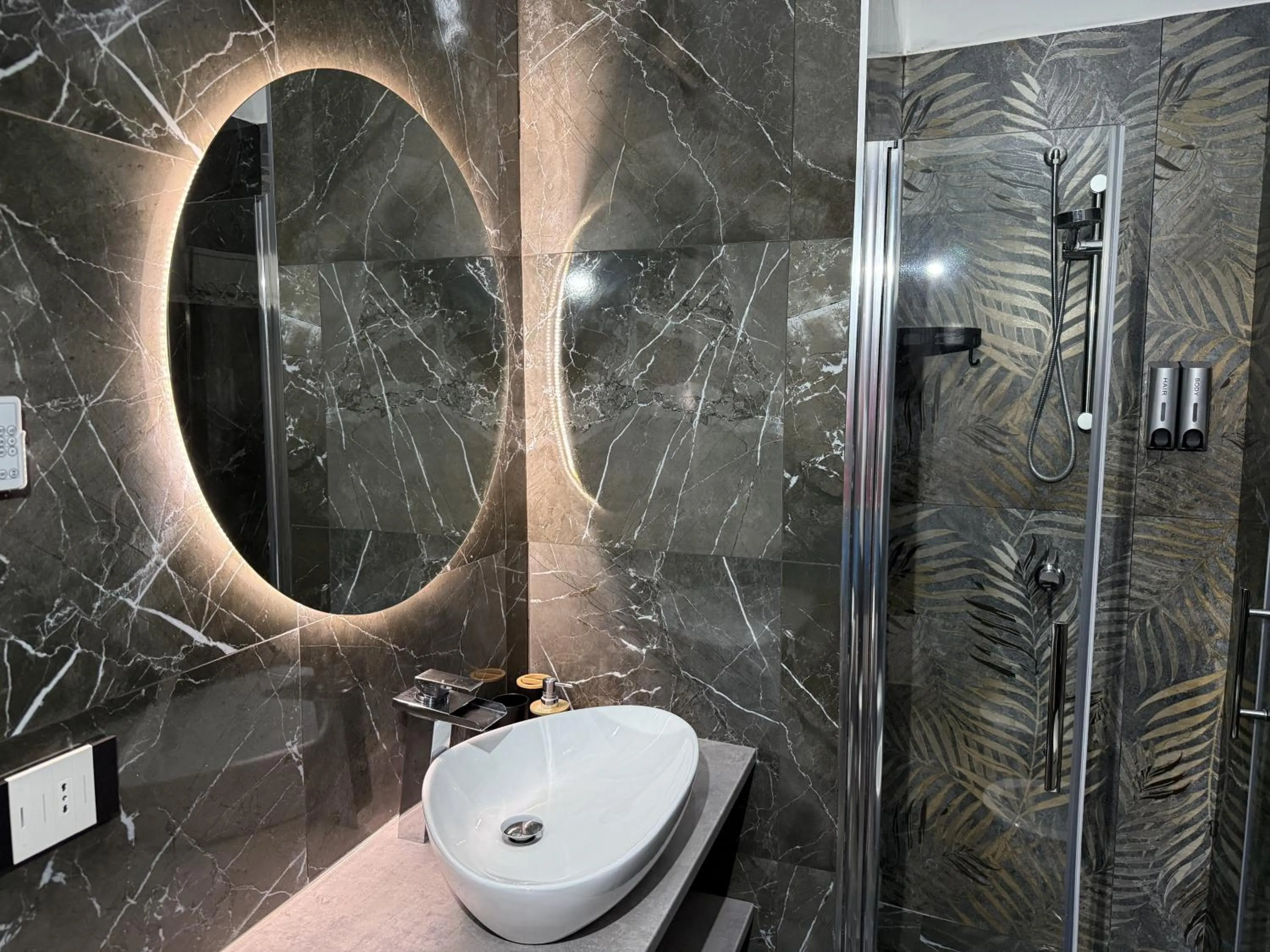 Shower in Ylisea Luxury B&B