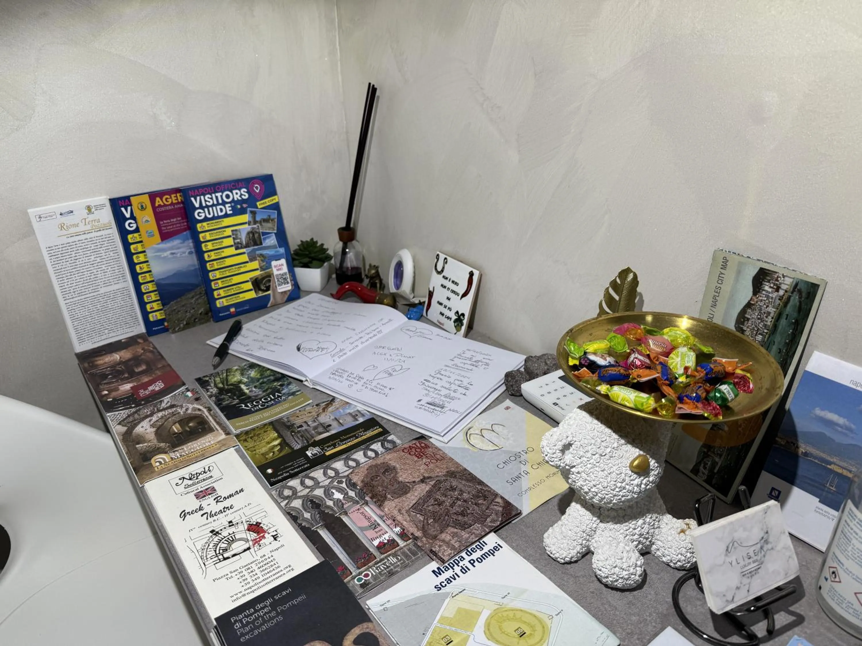 Lobby or reception in Ylisea Luxury B&B