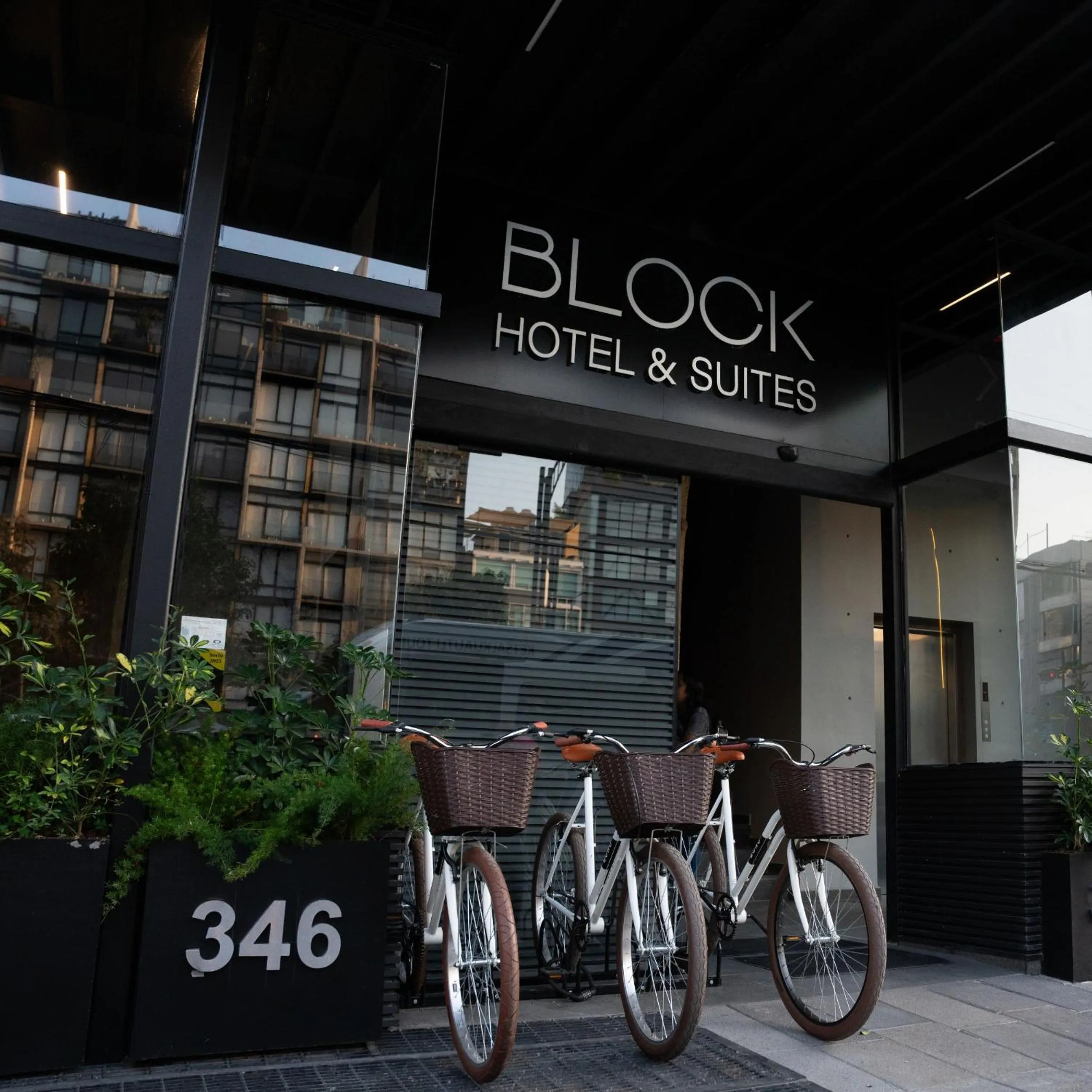 Facade/entrance in Hotel Block Suites