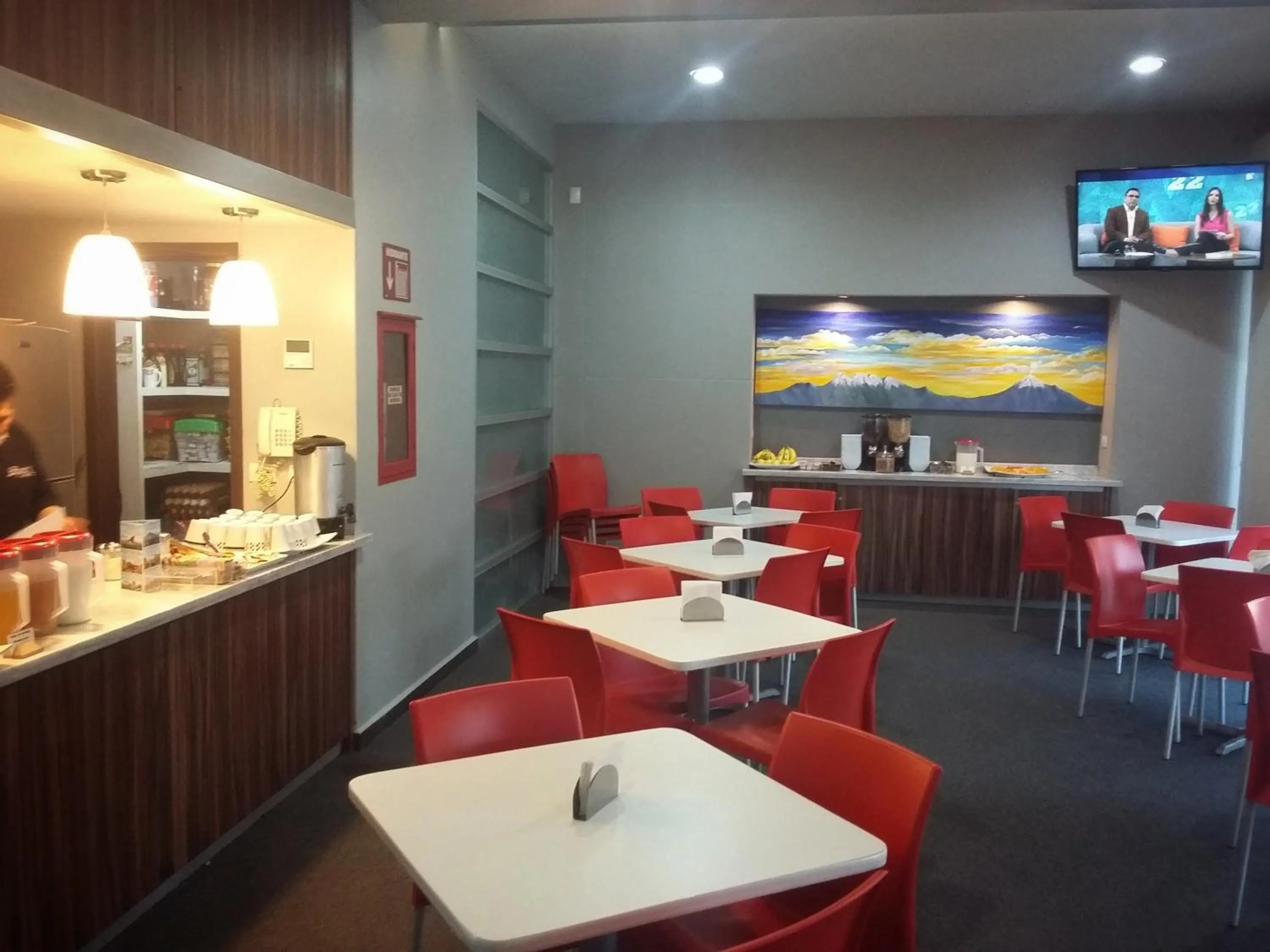 Restaurant/places to eat in Hotel Block Suites