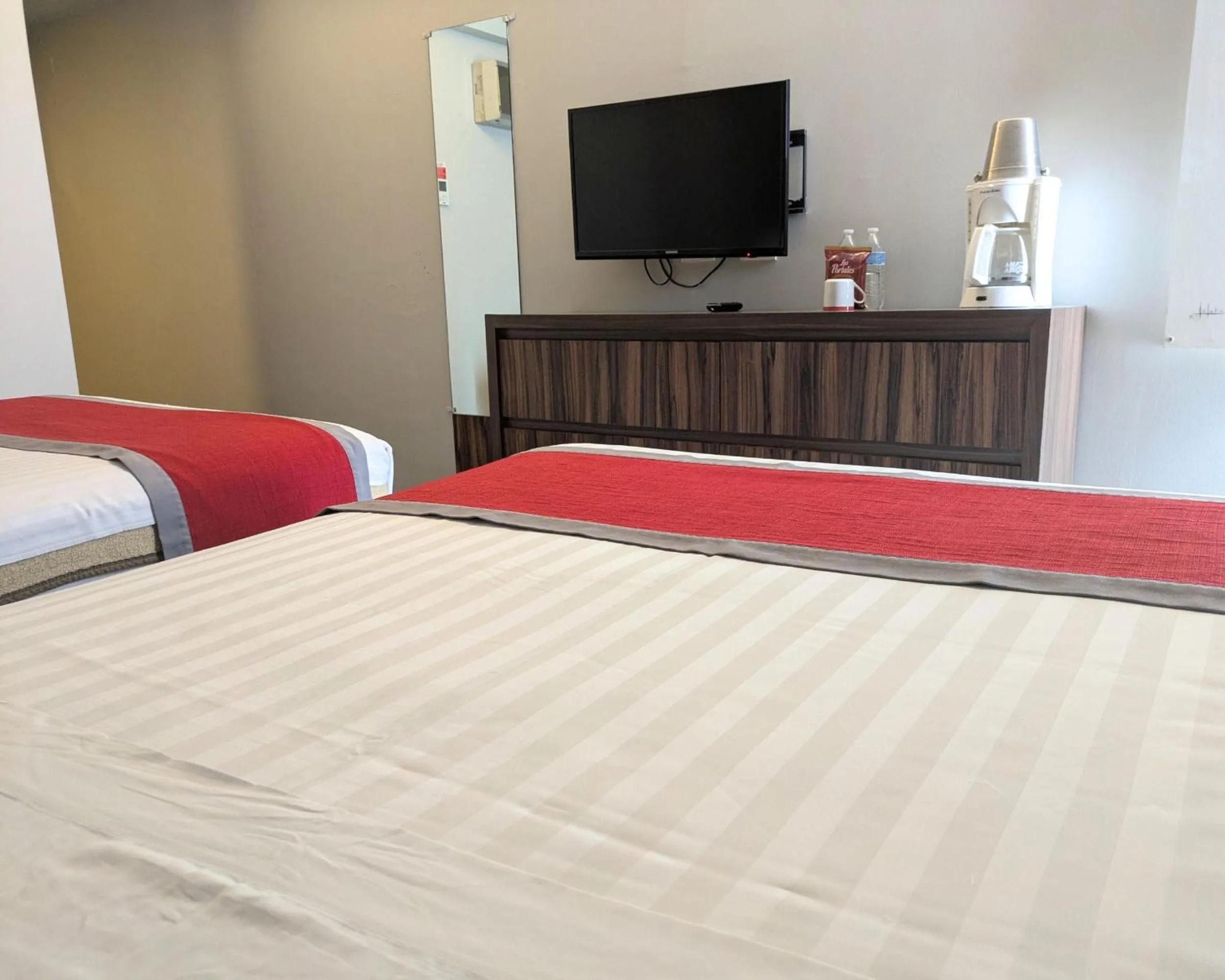Bed in Hotel Block Suites