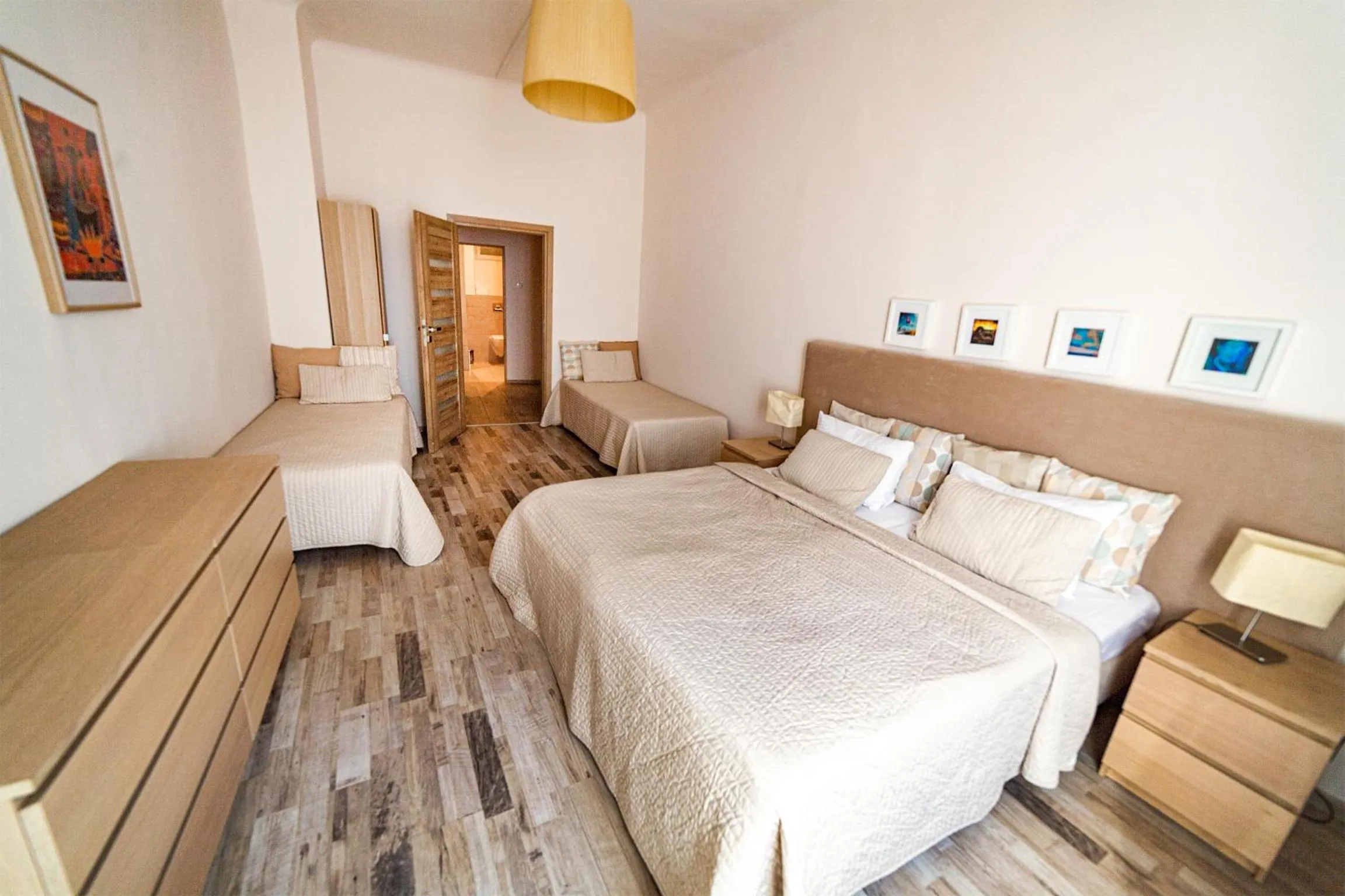 Bedroom, Bed in Lounge Apartments