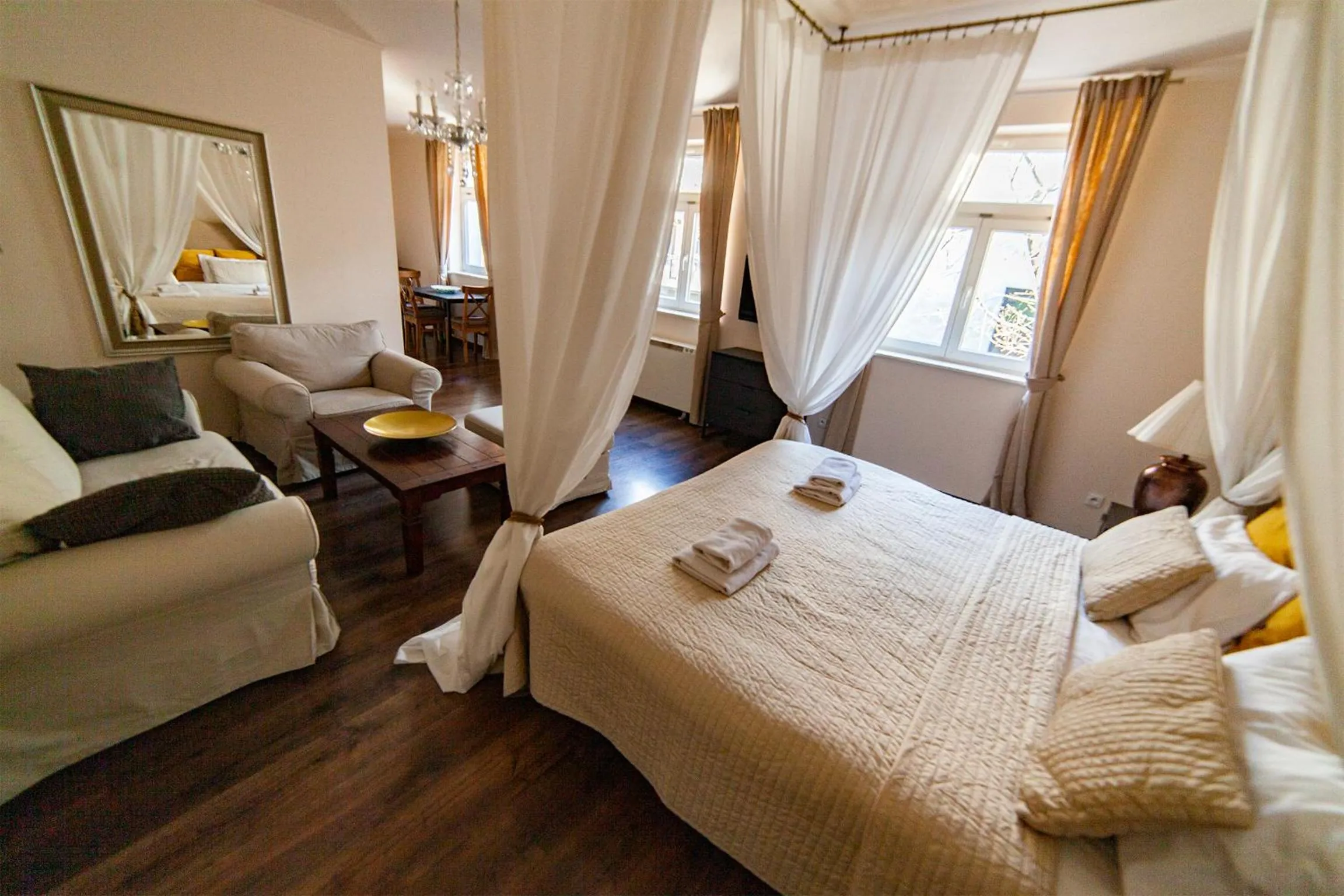 Living room, Bed in Lounge Apartments