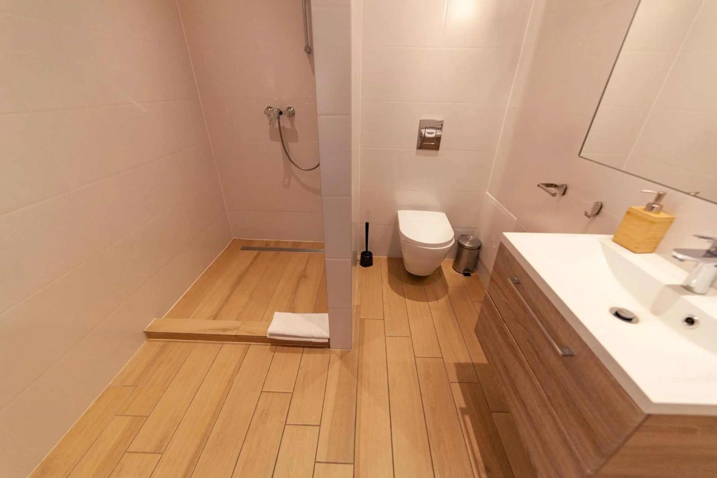 Shower in Lounge Apartments