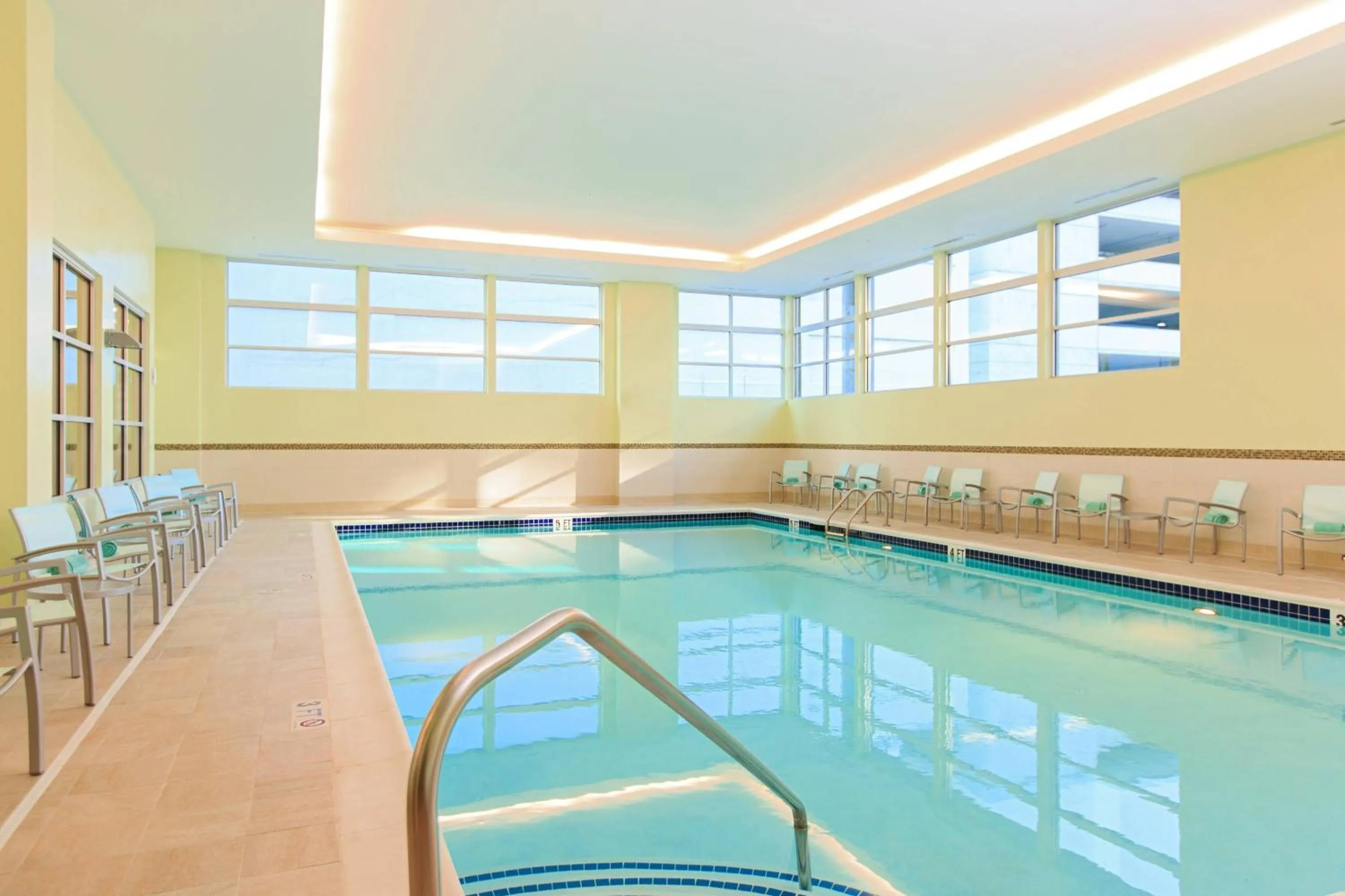 Swimming pool in SpringHill Suites by Marriott Nashville Vanderbilt/West End