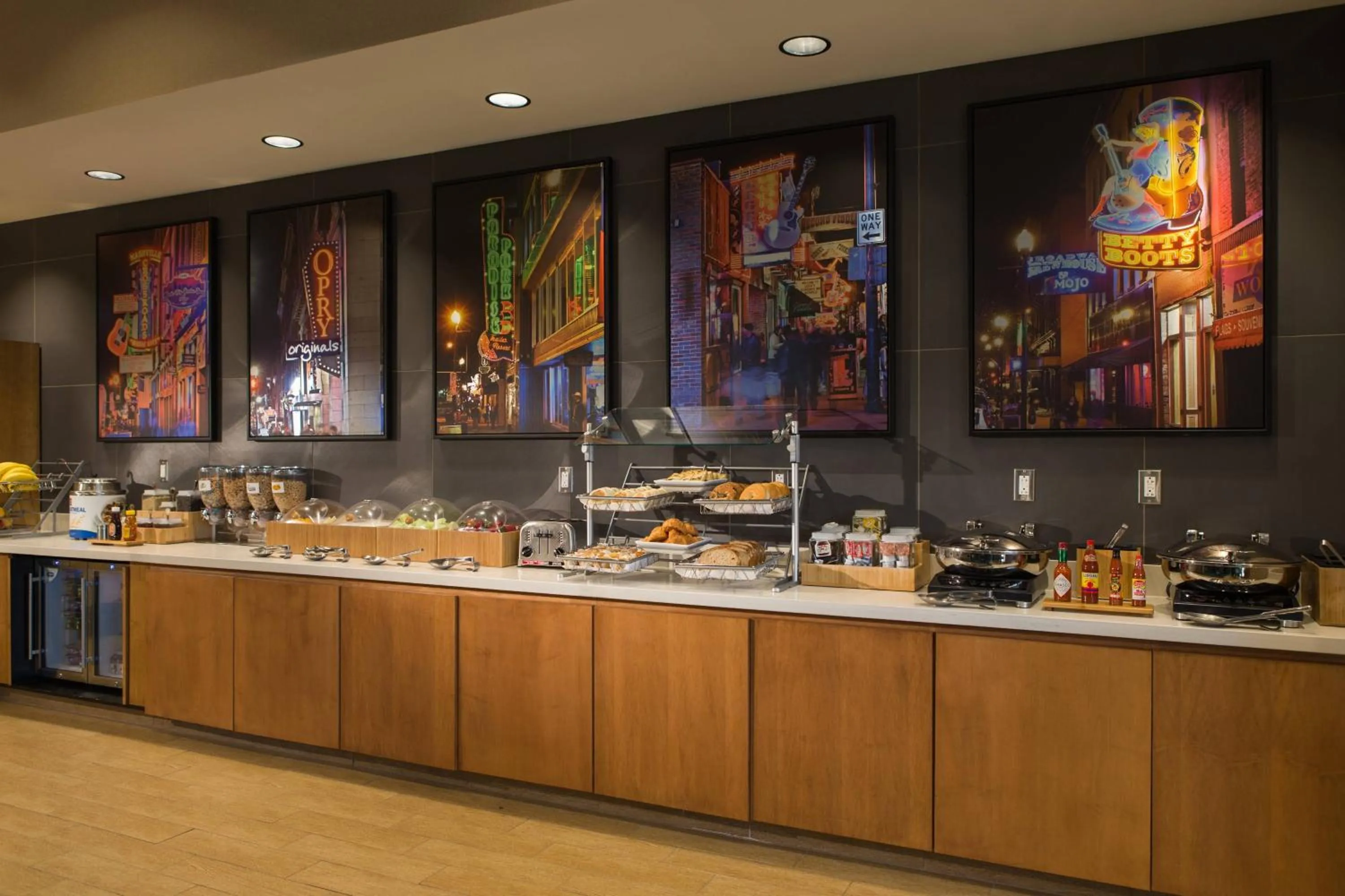Breakfast in SpringHill Suites by Marriott Nashville Vanderbilt/West End
