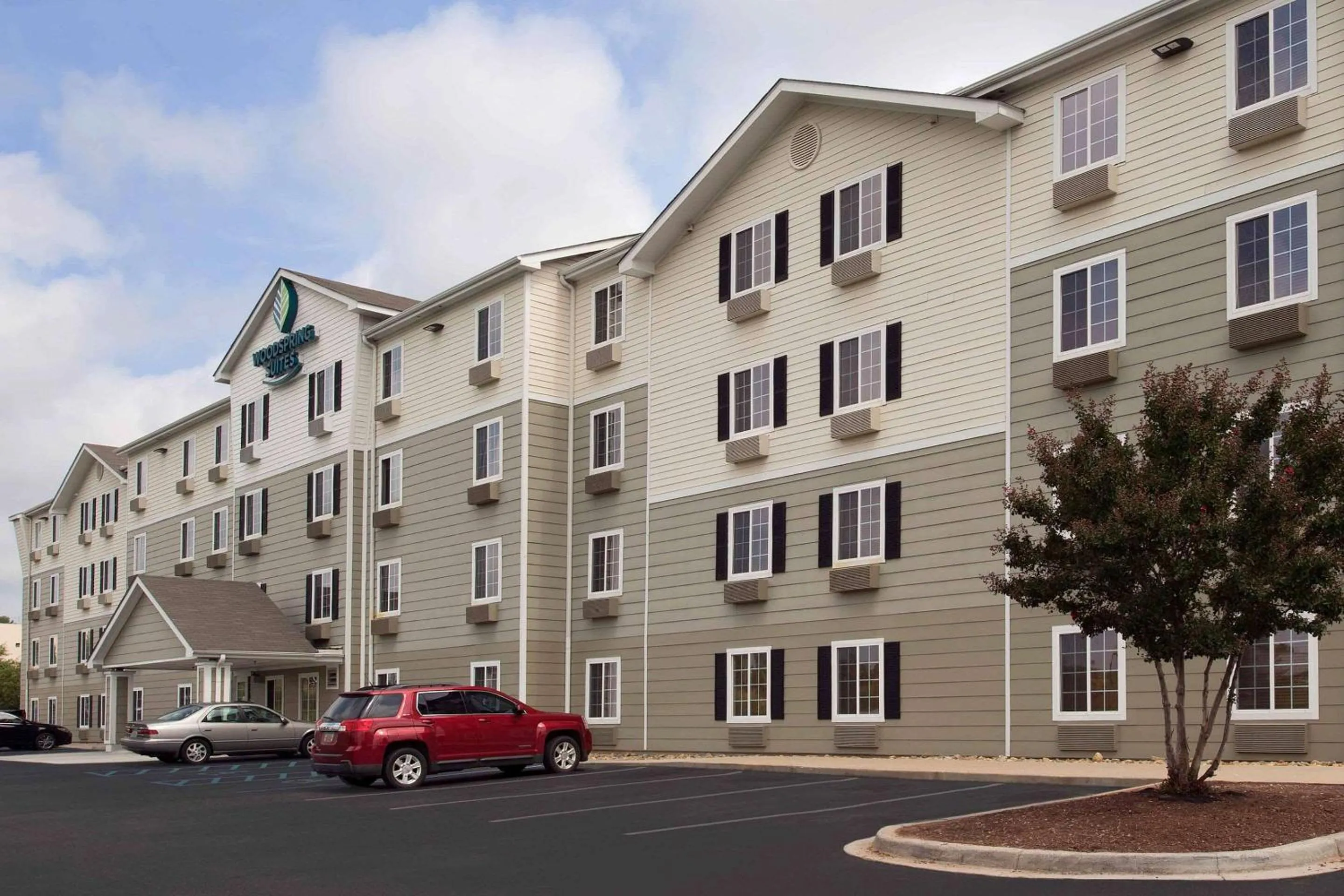 Property building in WoodSpring Suites Greenville Central I-85