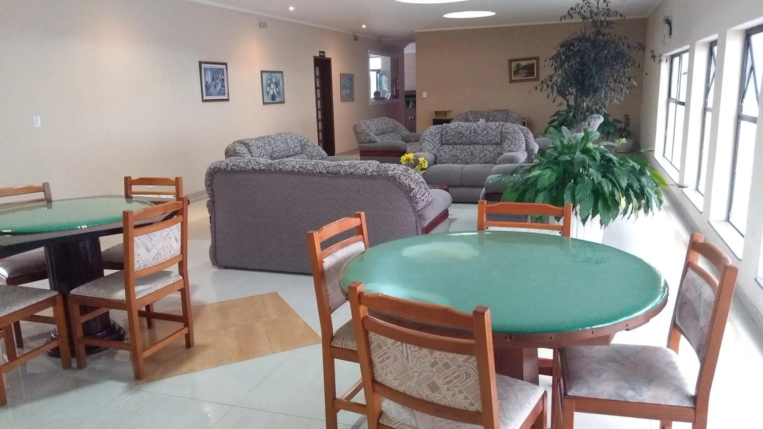 Communal lounge/ TV room in Blanco Palace Hotel