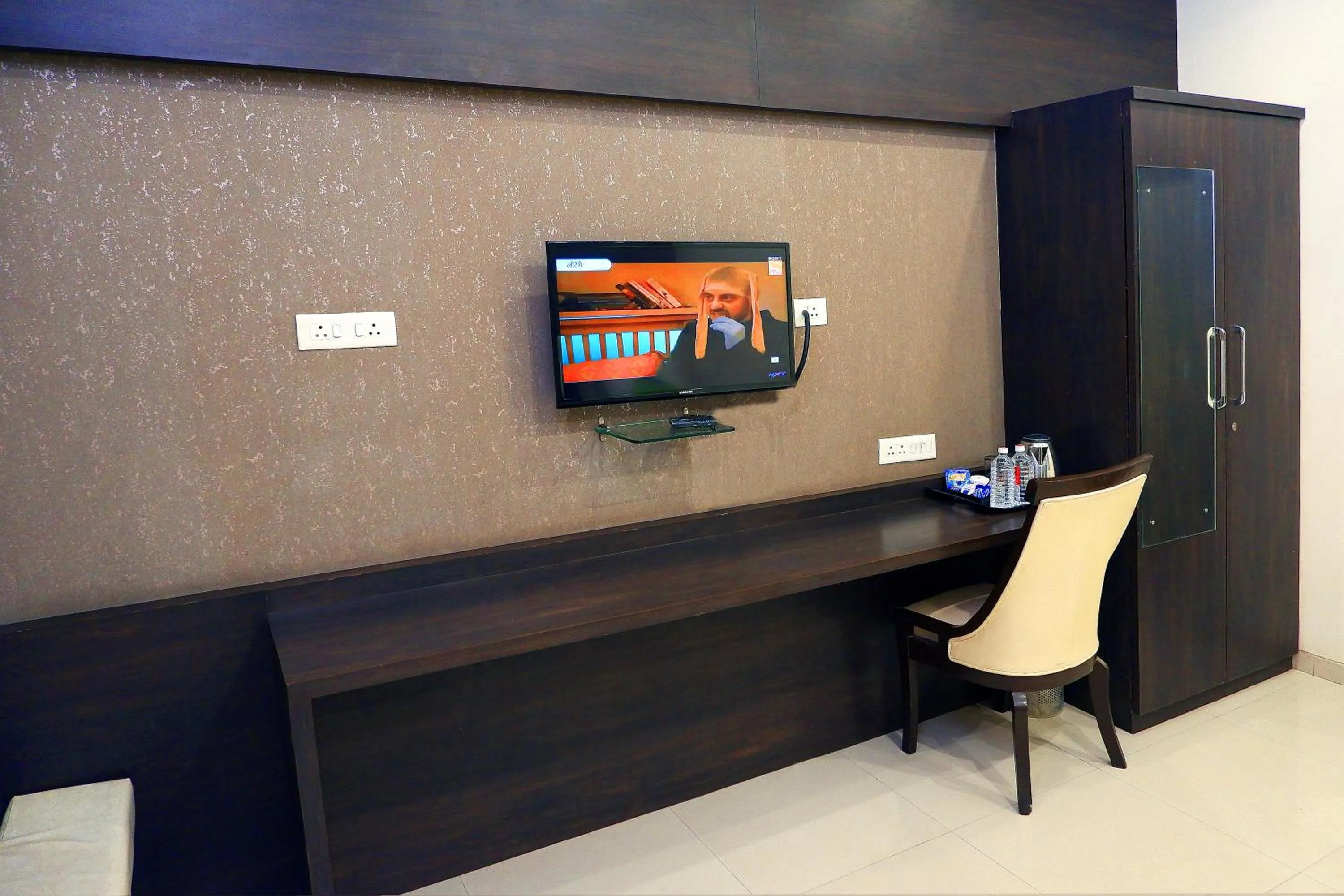 TV and multimedia in Hotel Sai Vijay