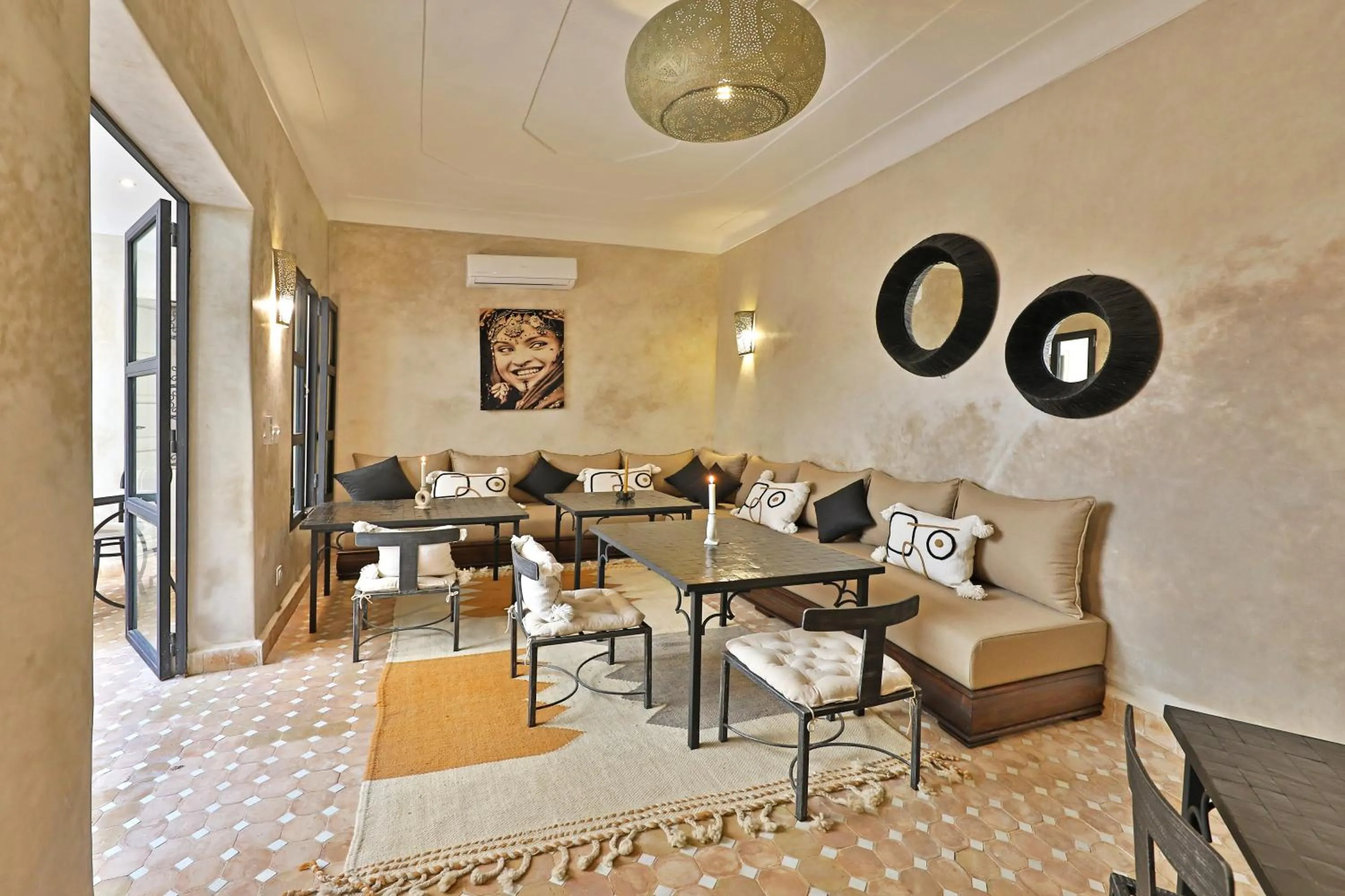 Restaurant/places to eat in Riad Al Badia