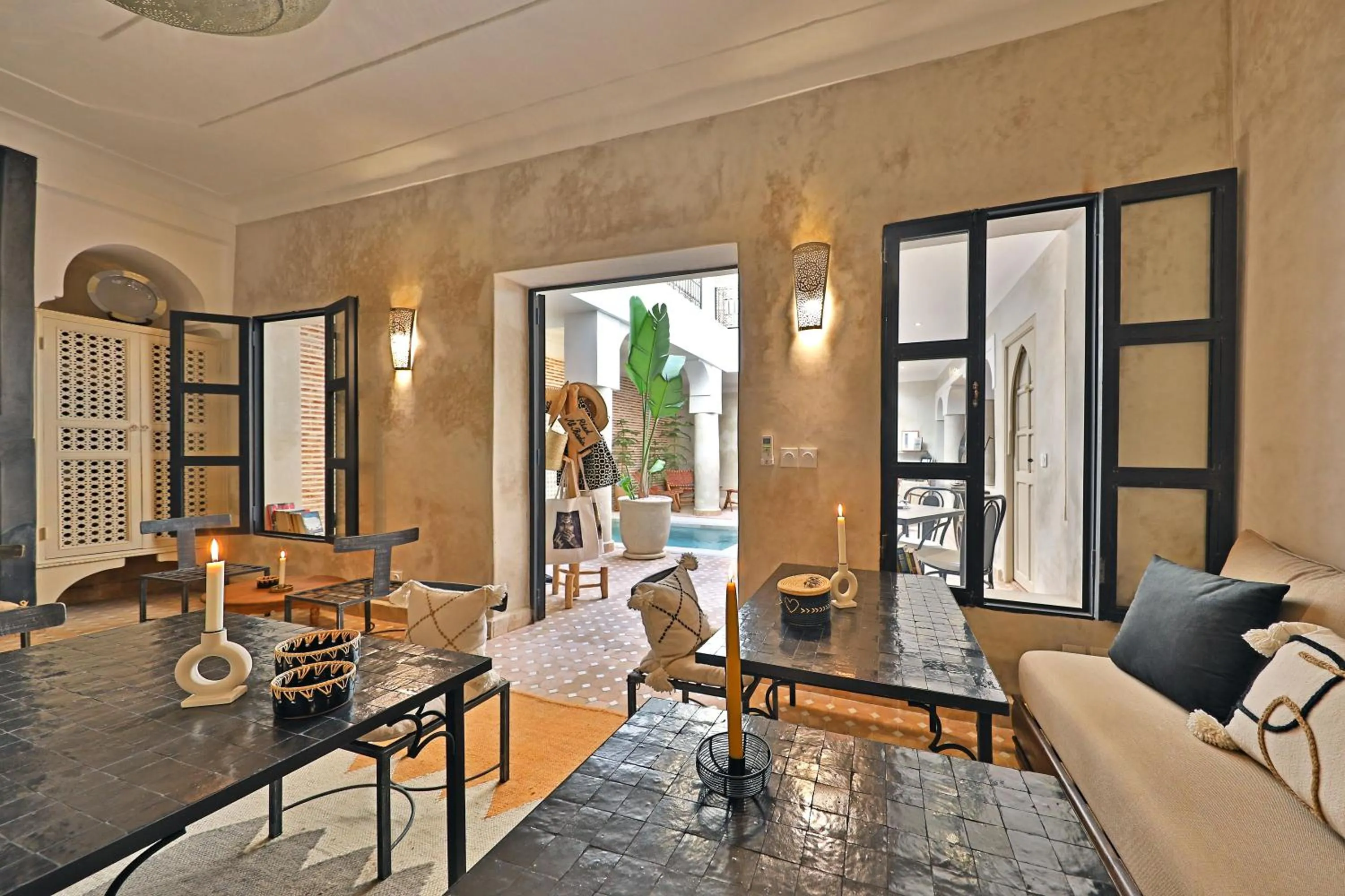 Restaurant/places to eat in Riad Al Badia