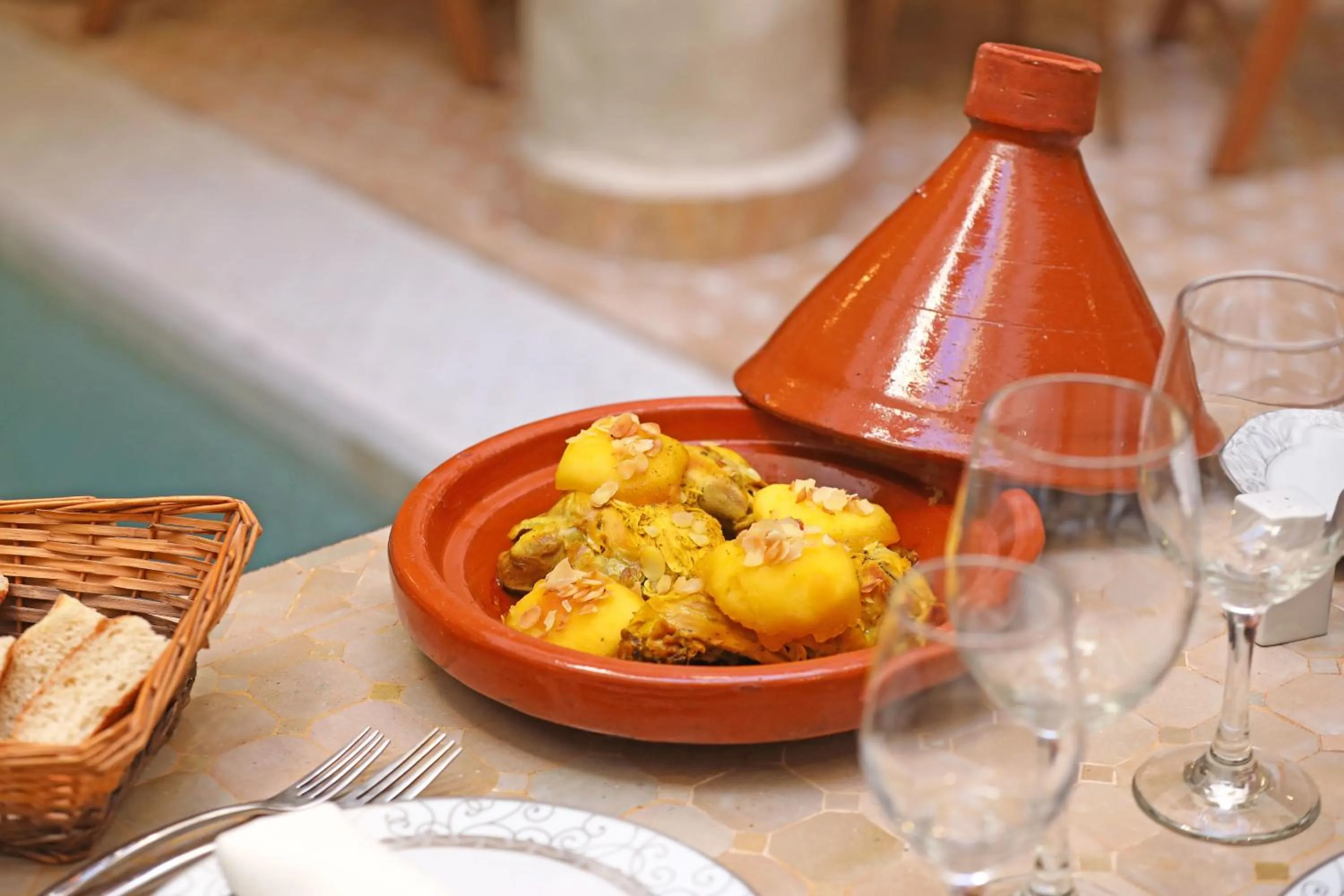 Restaurant/places to eat in Riad Al Badia