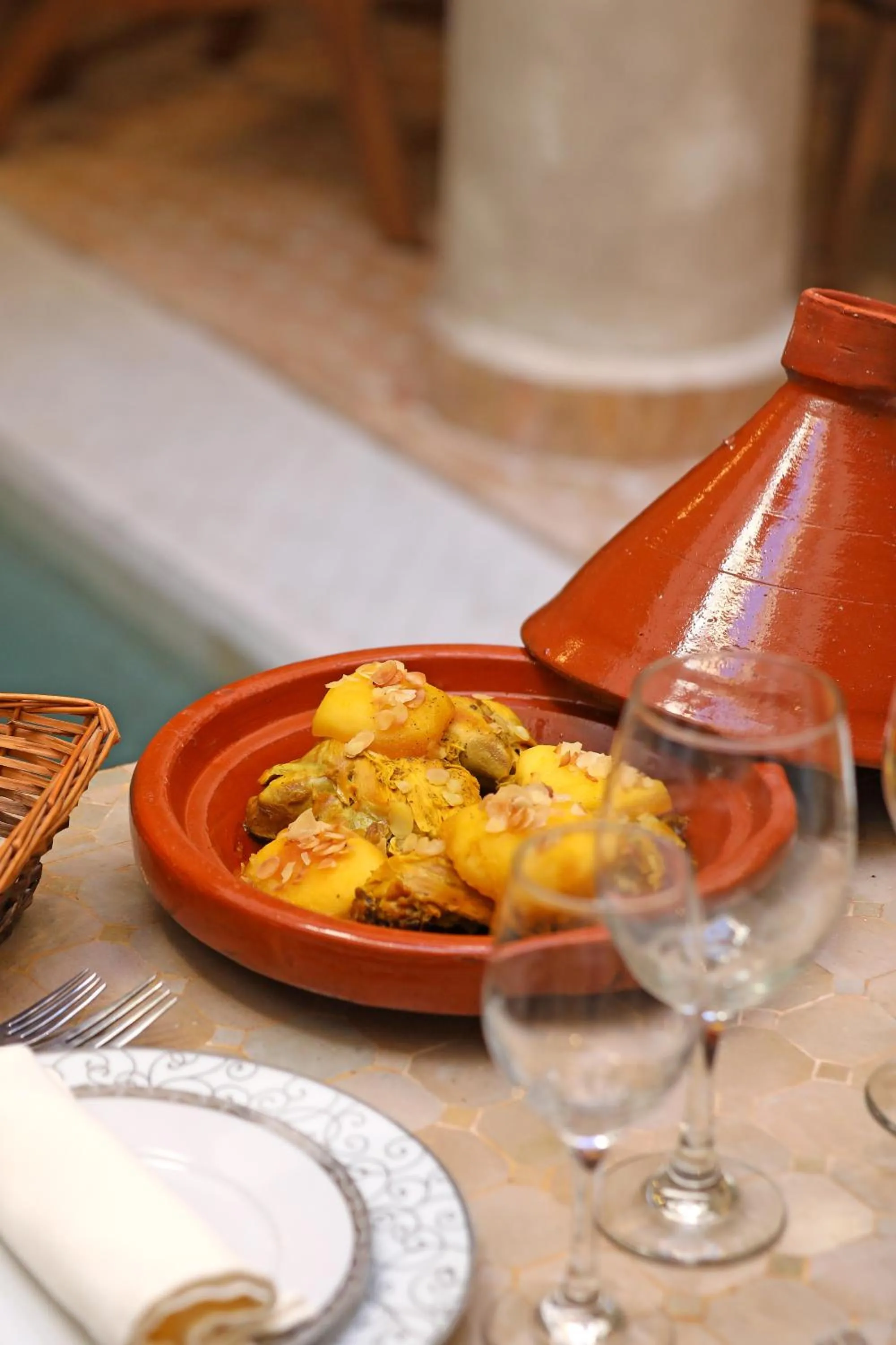 Restaurant/places to eat in Riad Al Badia