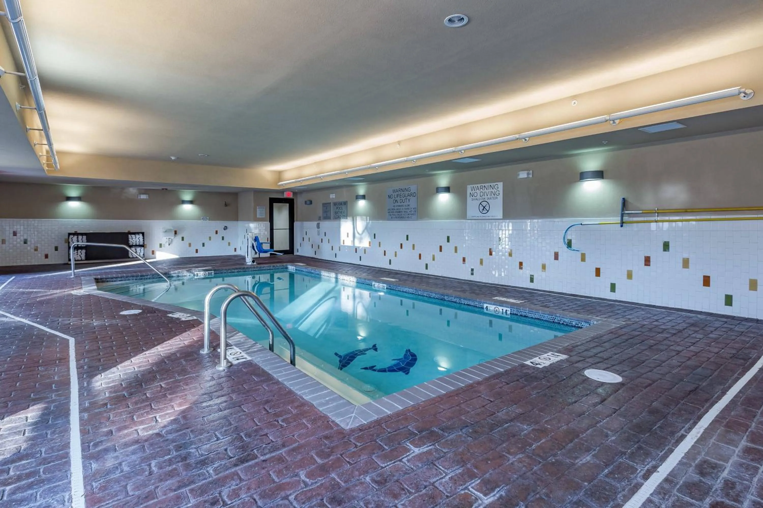 Swimming pool in Fairfield Inn & Suites by Marriott Elkhart
