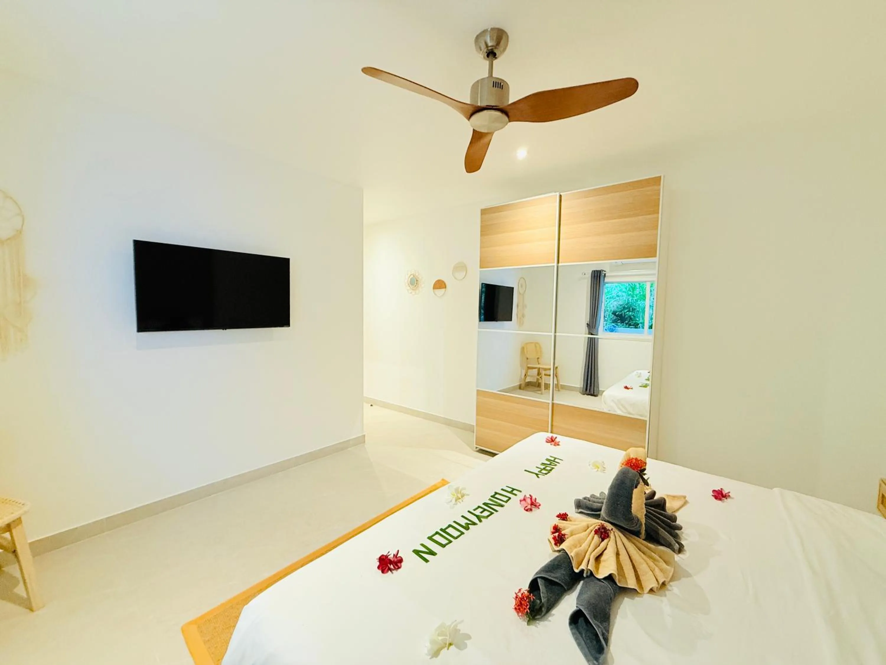 Bed in Baan Saint-Tropez Seaview Villas Kata Beach