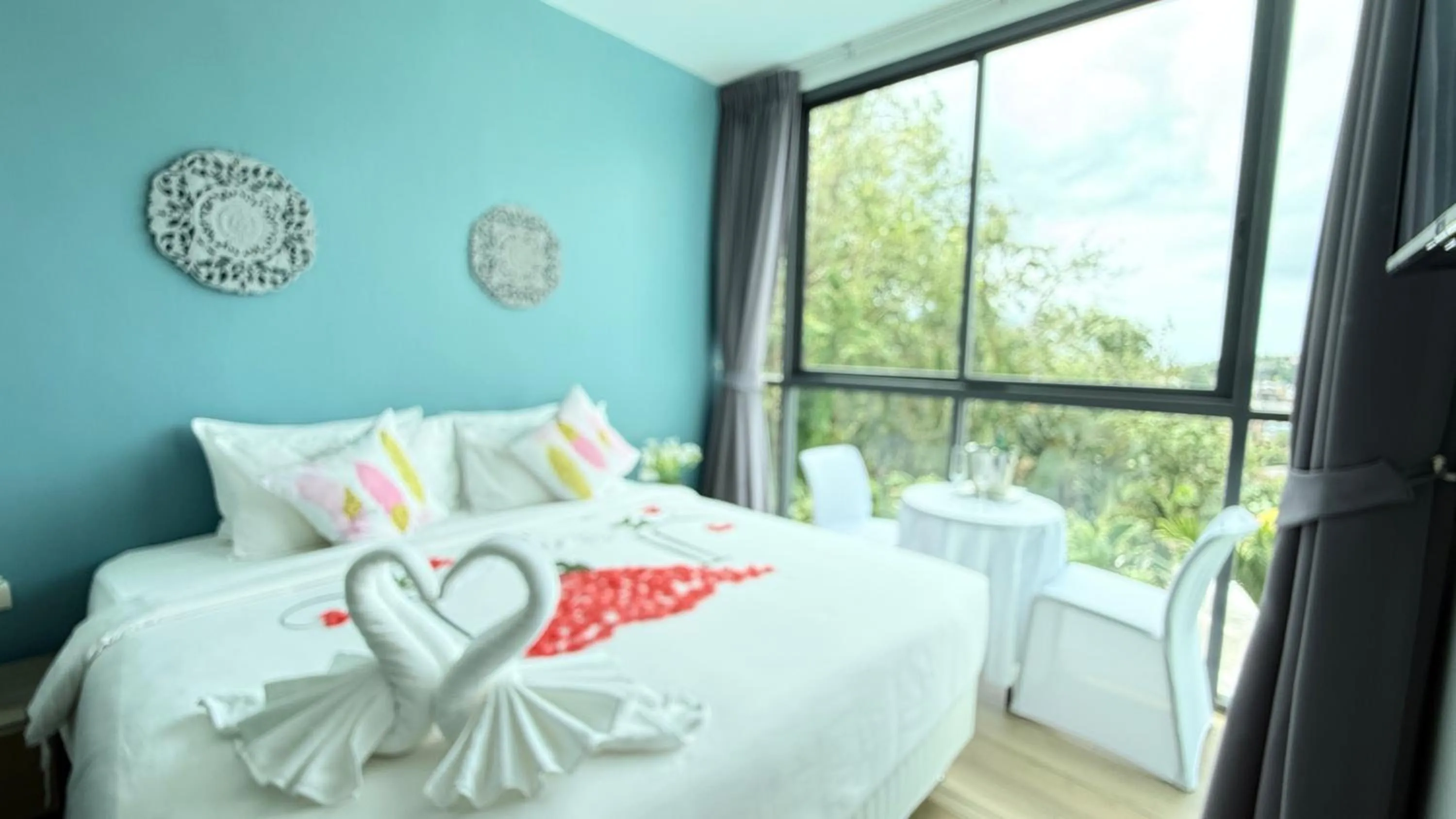 Bed in Baan Saint-Tropez Seaview Villas Kata Beach