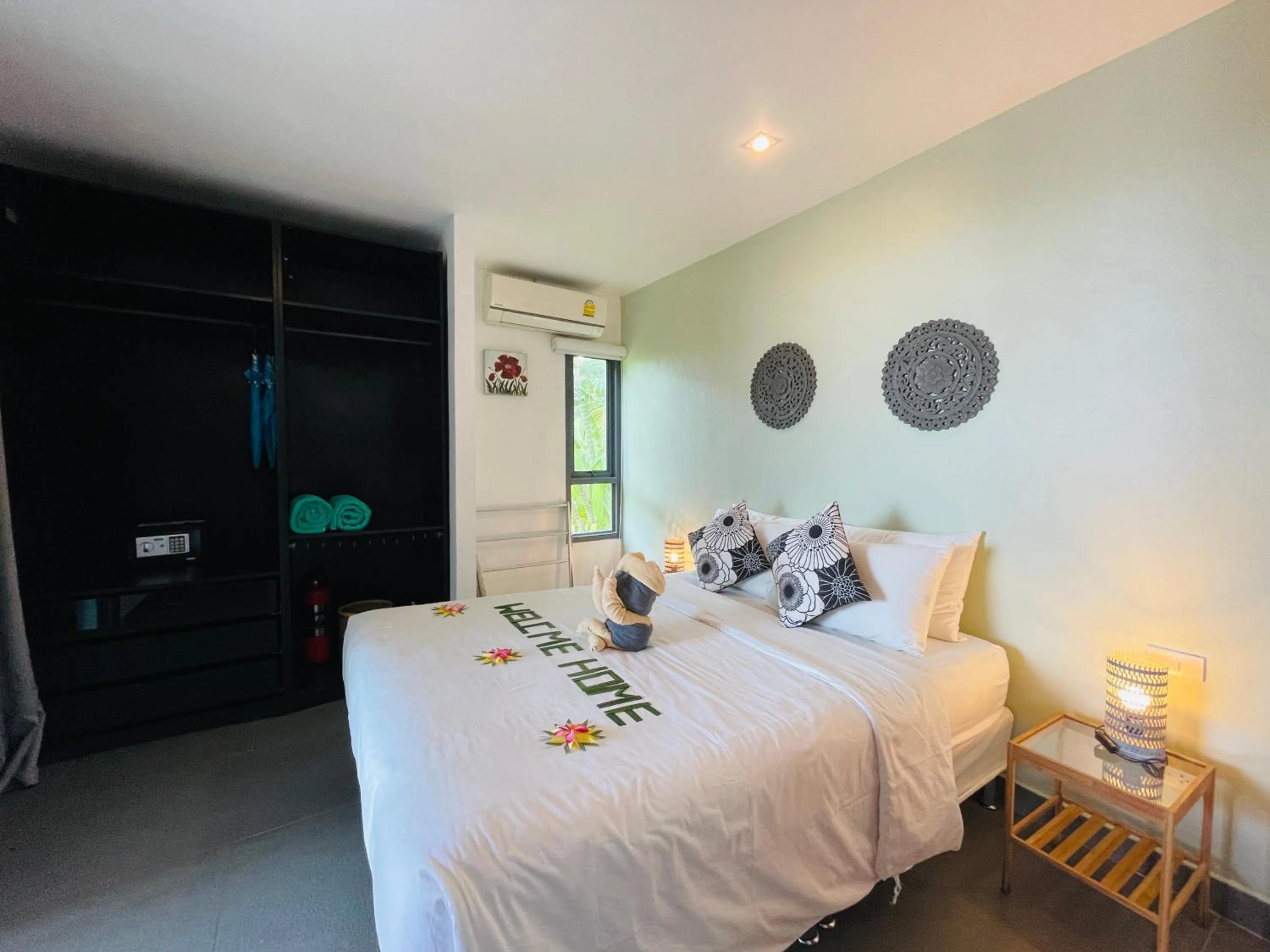 Bed in Baan Saint-Tropez Seaview Villas Kata Beach