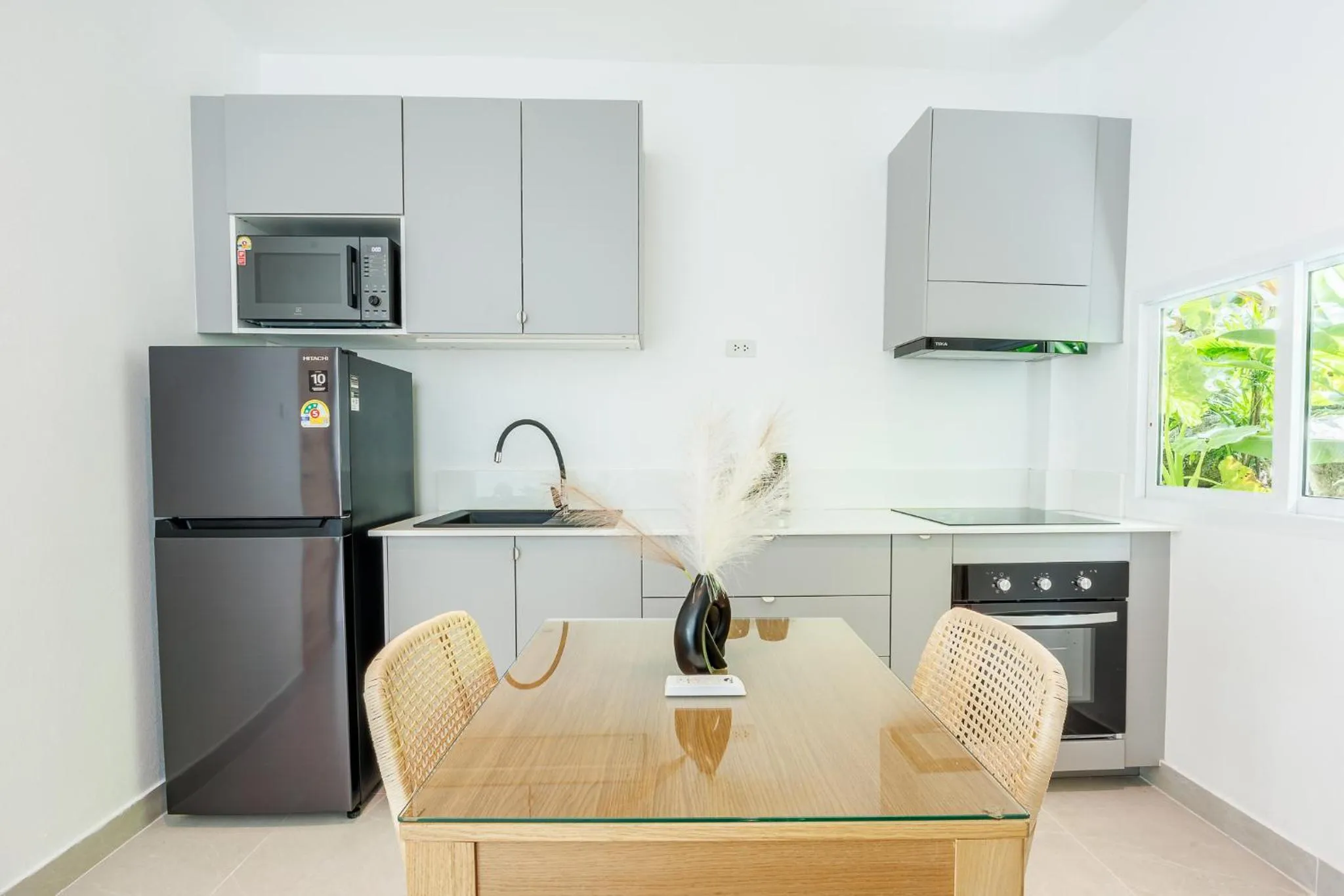Dining area in Baan Saint-Tropez Seaview Villas Kata Beach