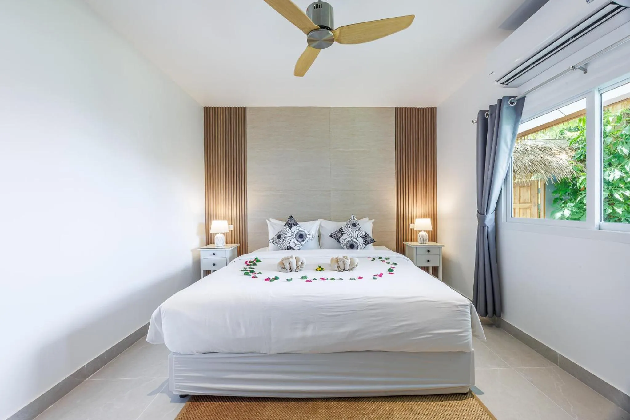 Bedroom, Bed in Baan Saint-Tropez Seaview Villas Kata Beach