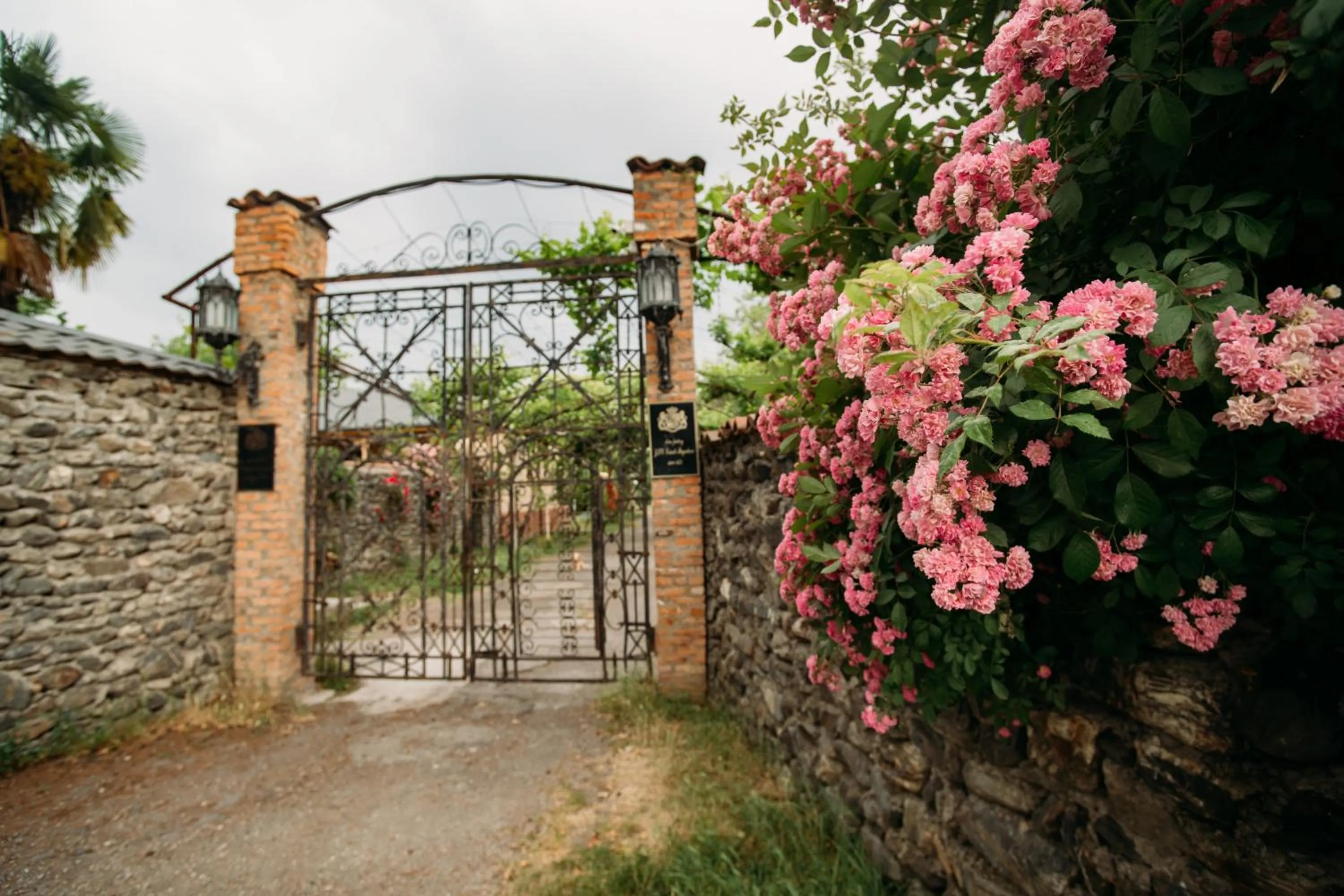 Facade/entrance in Chateau Eniseli
