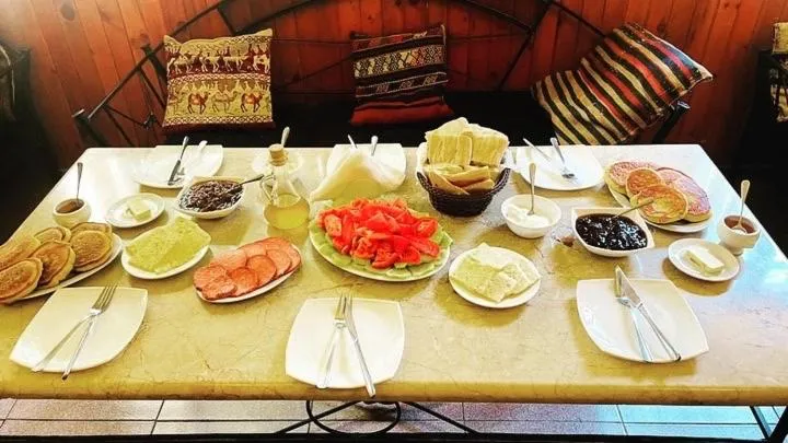 Food and drinks in Chateau Eniseli