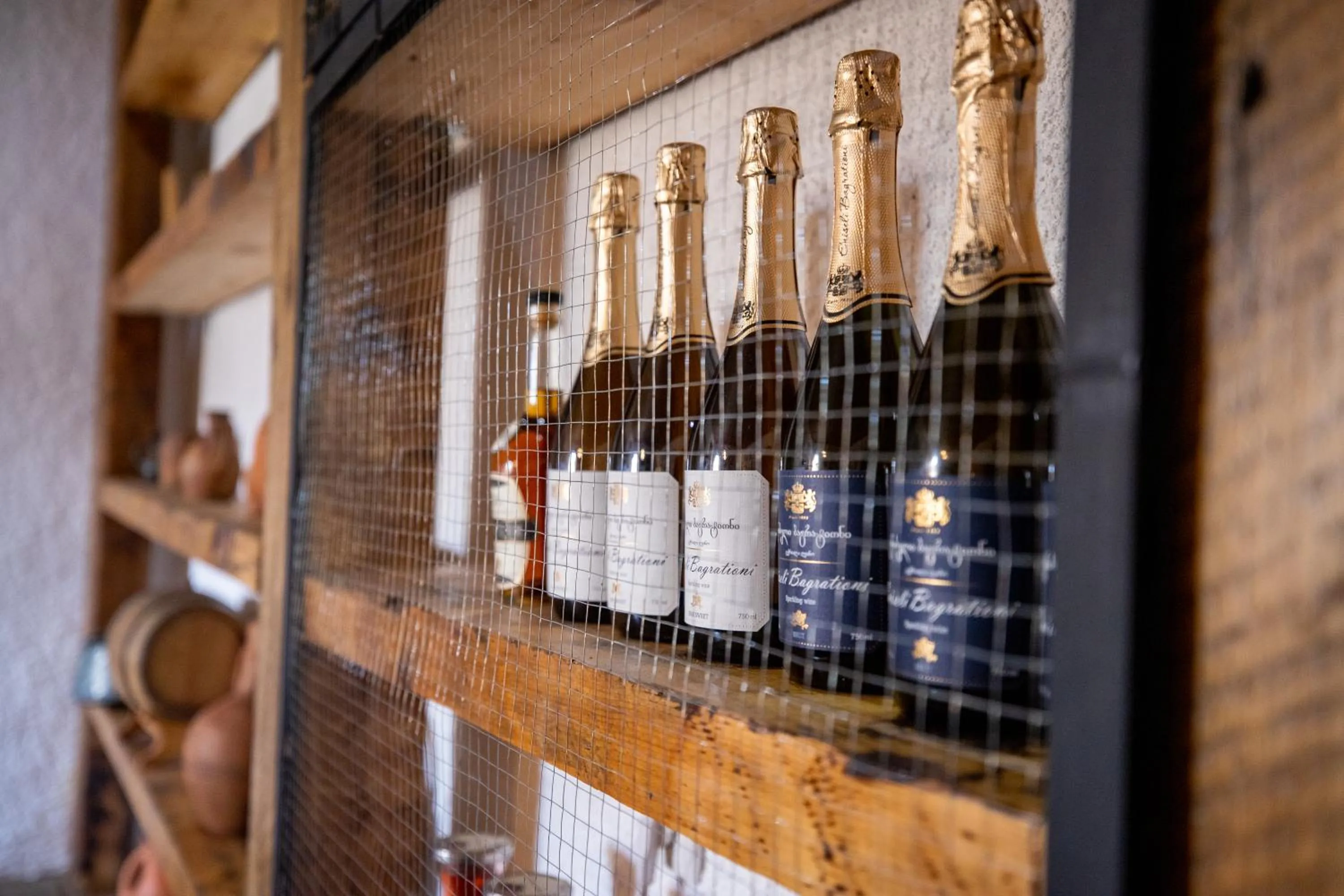 Restaurant/places to eat in Chateau Eniseli