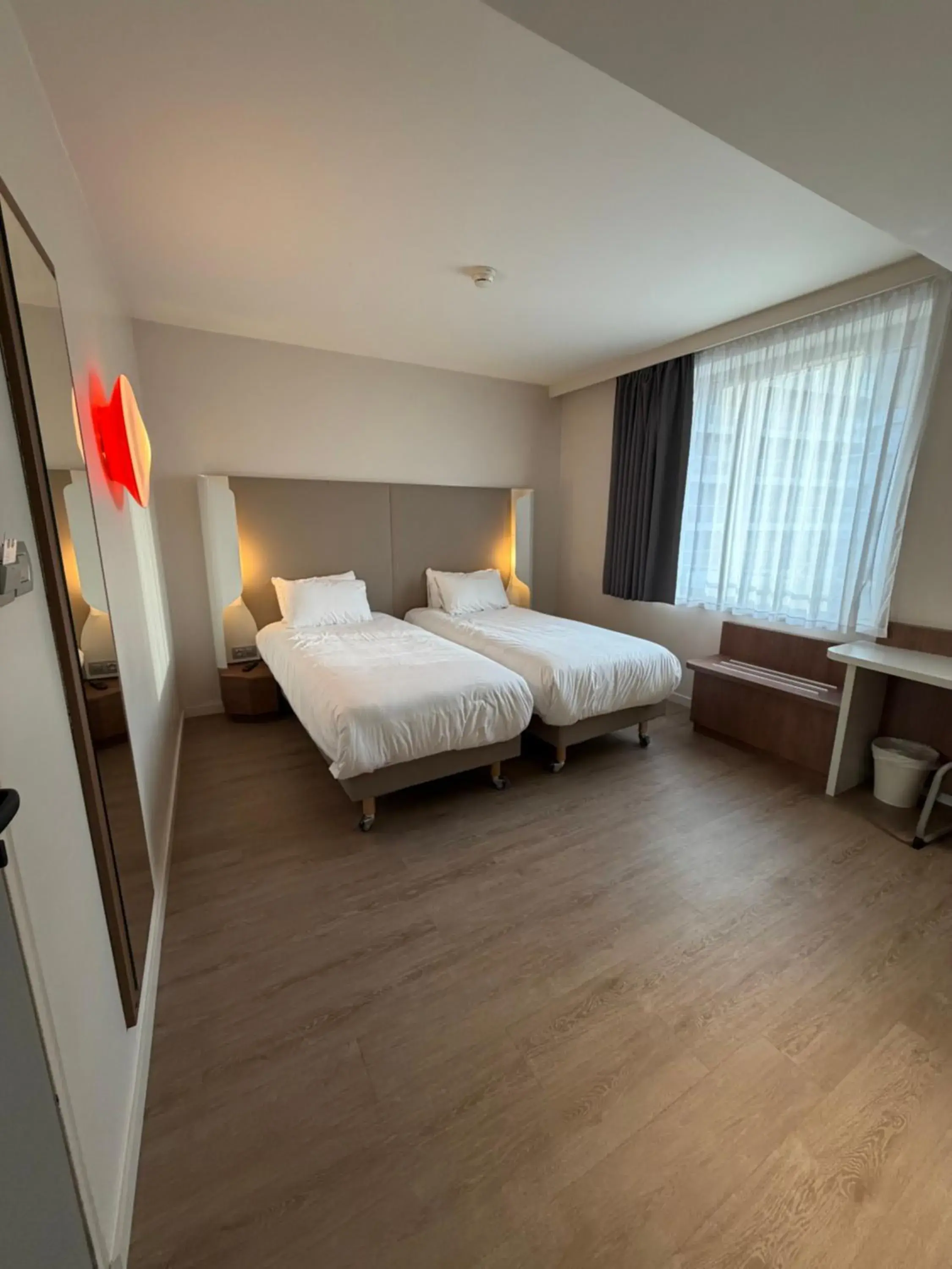 Standard Twin Room in Campanile Annemasse Gare– Genève Standard Twin Room in Campanile Annemasse Gare– Genève