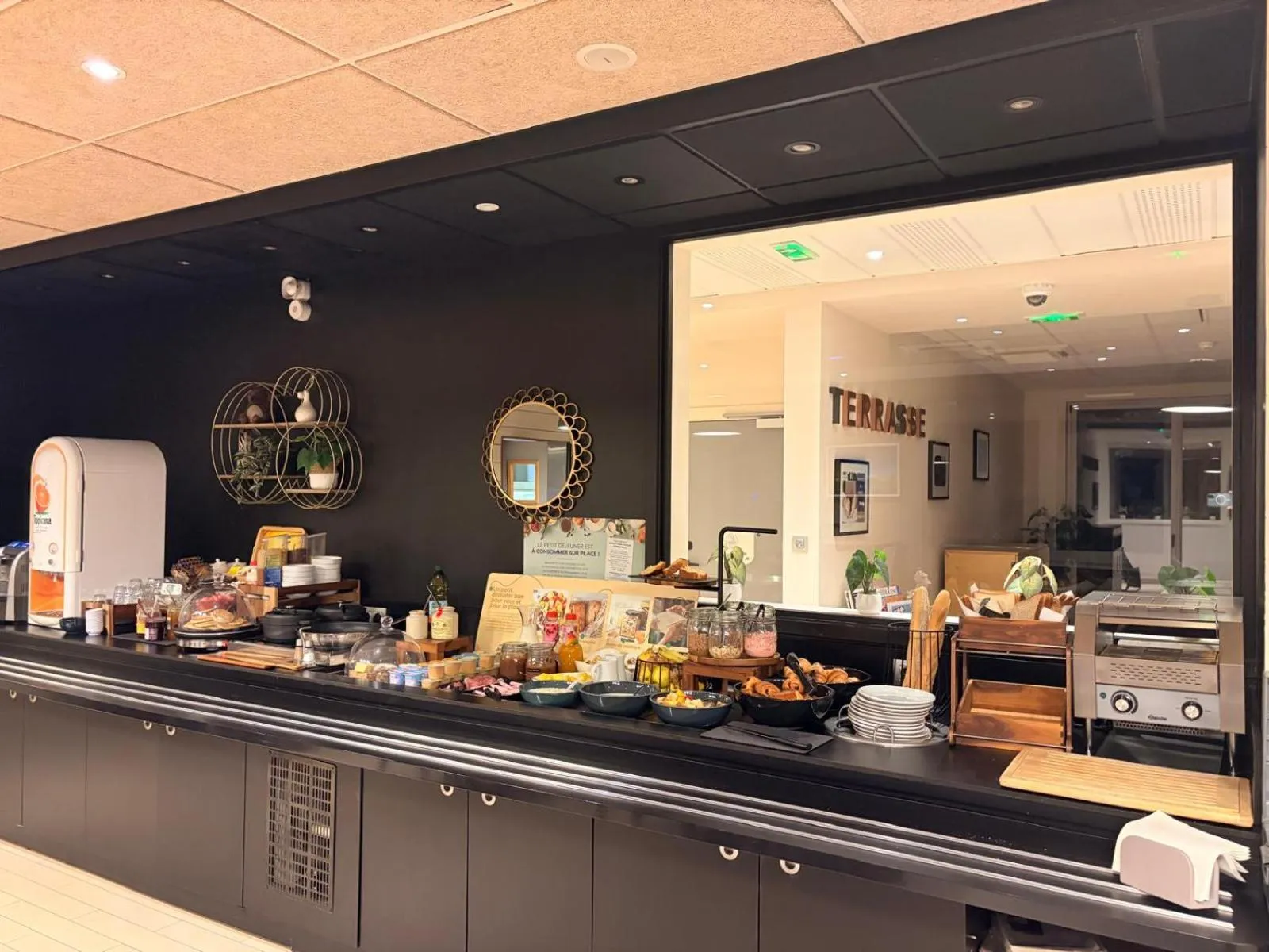 Breakfast in Campanile Annemasse Gare– Genève