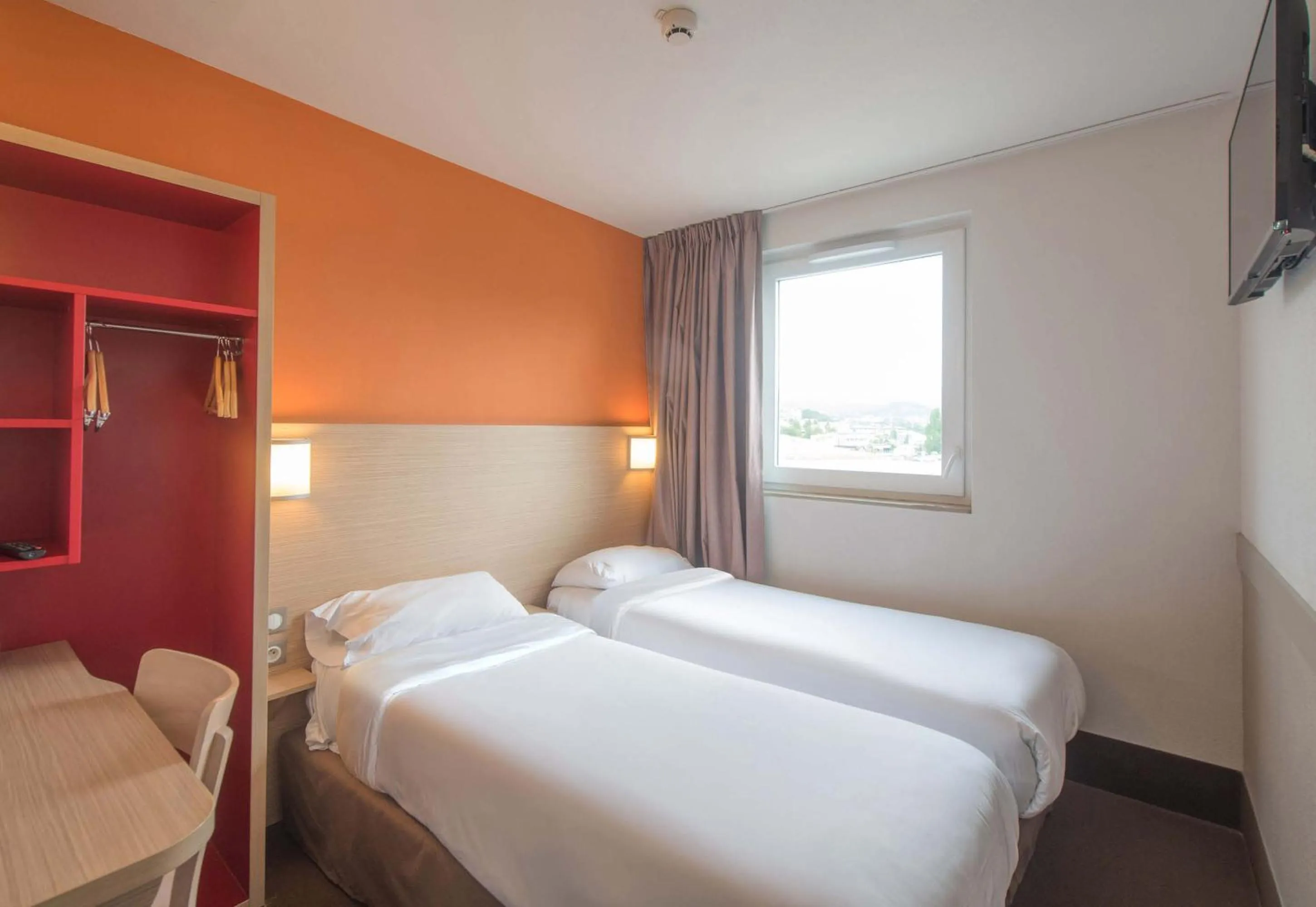 Bedroom, Bed in B&B HOTEL Gap