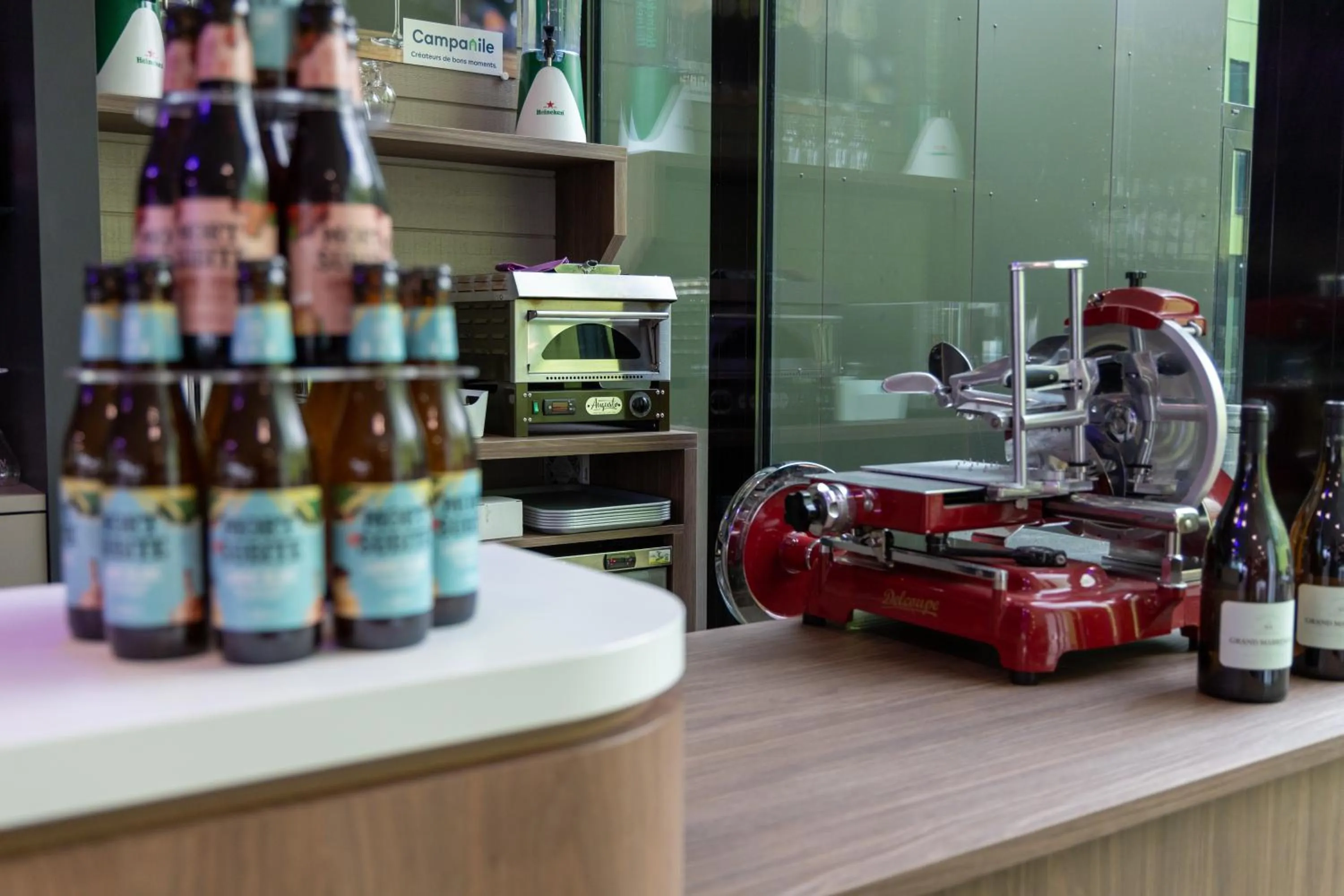 Lounge or bar in Campanile Belfort Montbéliard - Gare La Jonxion.