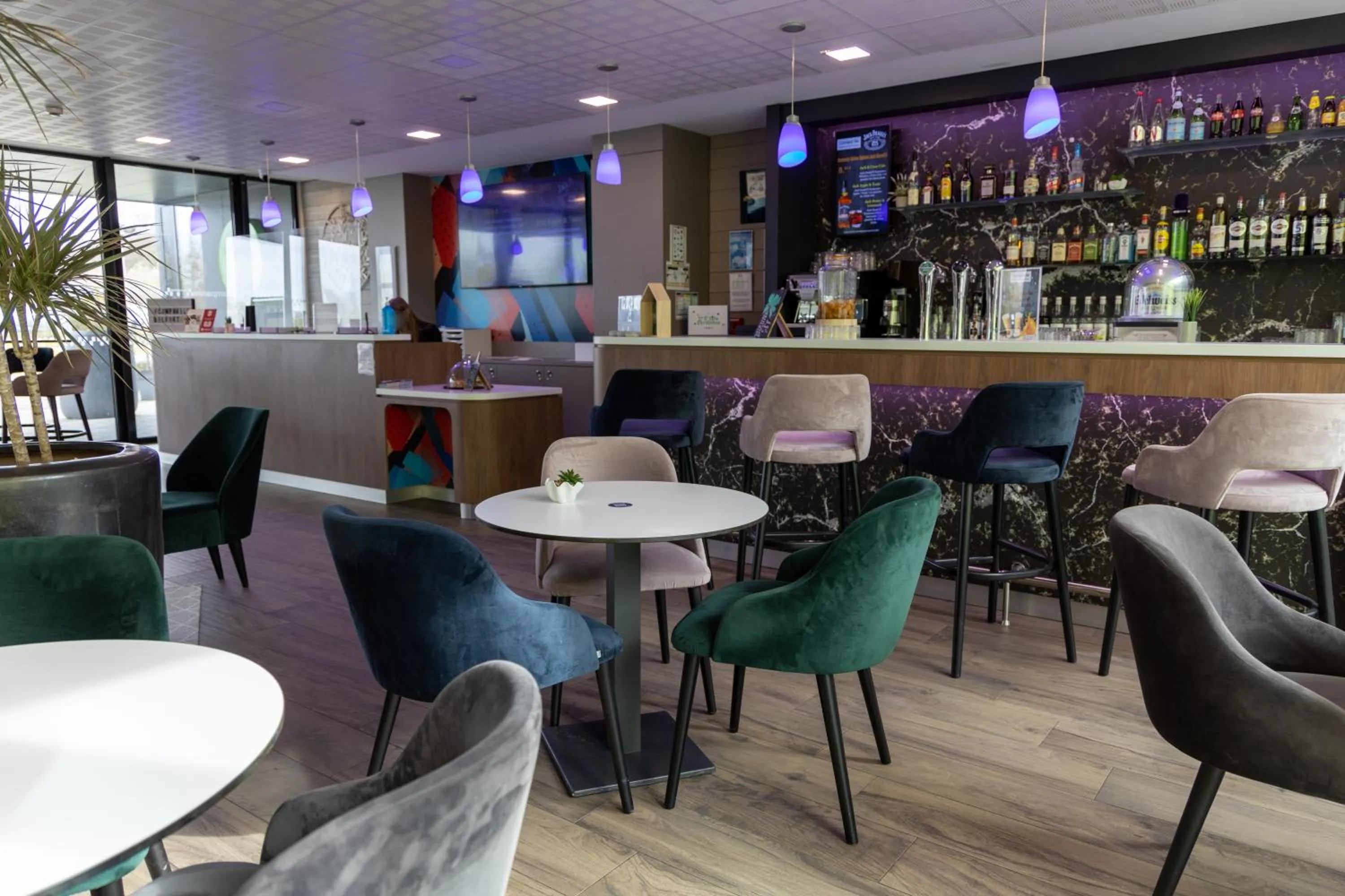 Living room in Campanile Belfort Montbéliard - Gare La Jonxion.