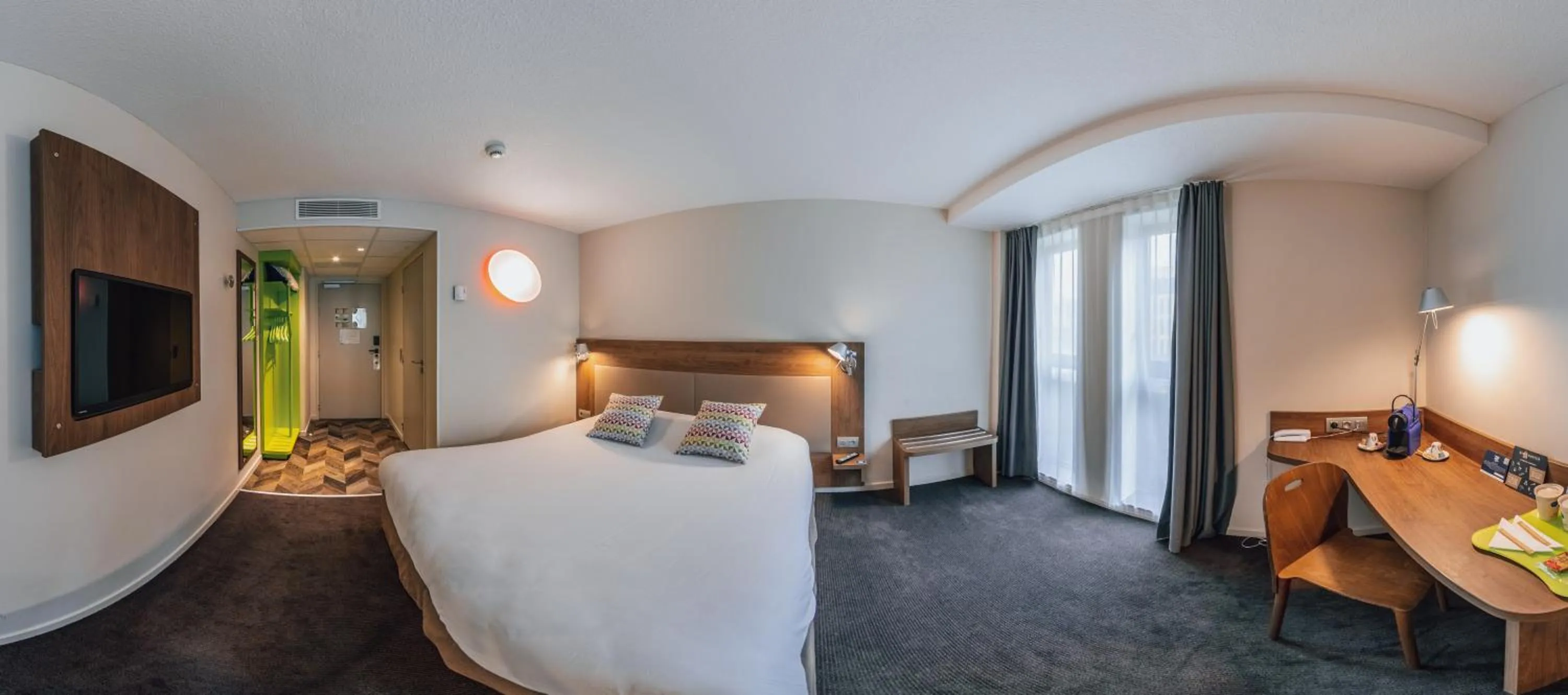 Photo of the whole room, Bed in Campanile Belfort Montbéliard - Gare La Jonxion.