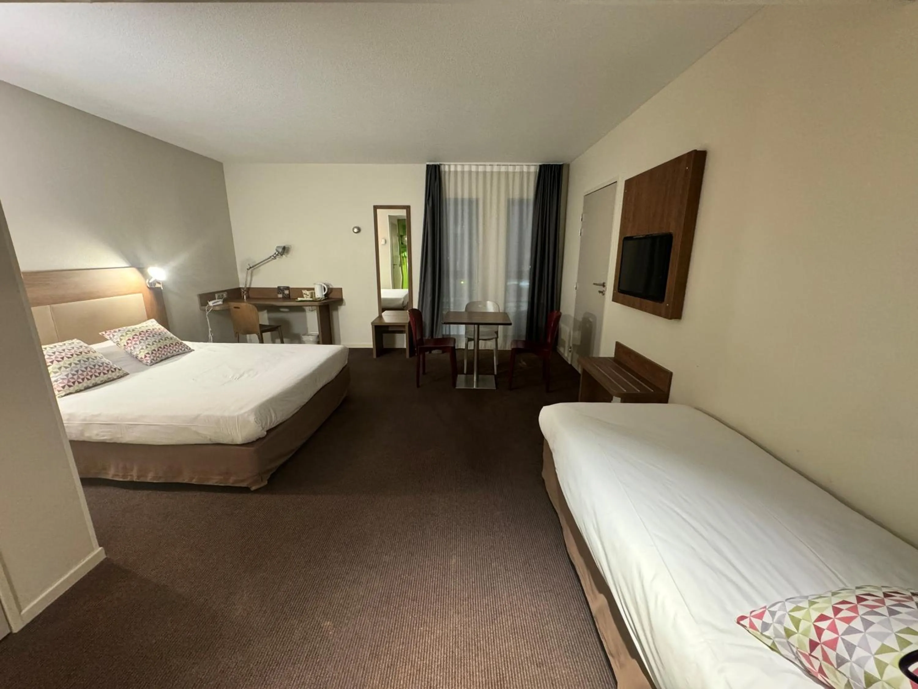 Bedroom, Bed in Campanile Belfort Montbéliard - Gare La Jonxion.